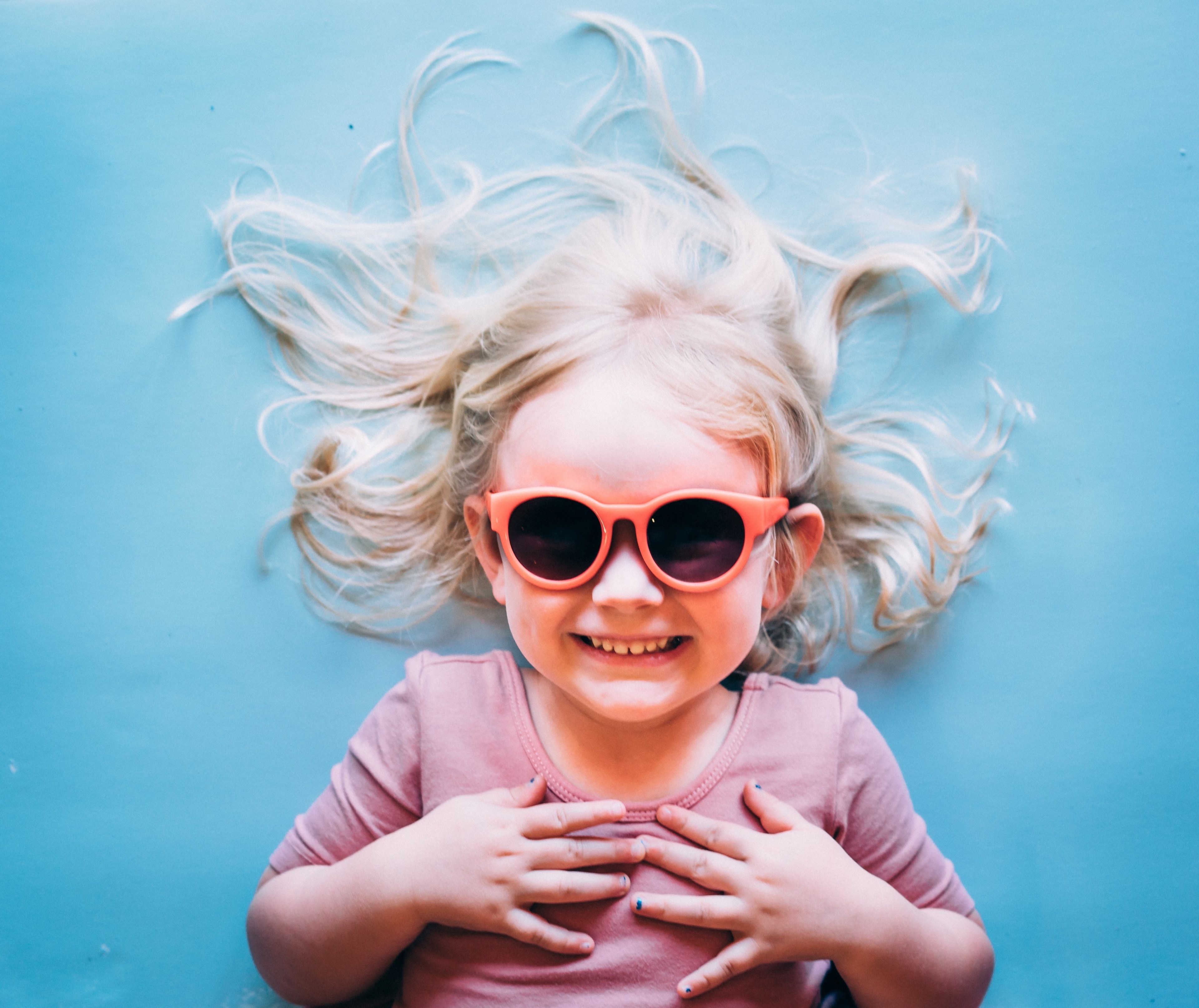 sun glass girl and little girl 4k, HD Wallpaper