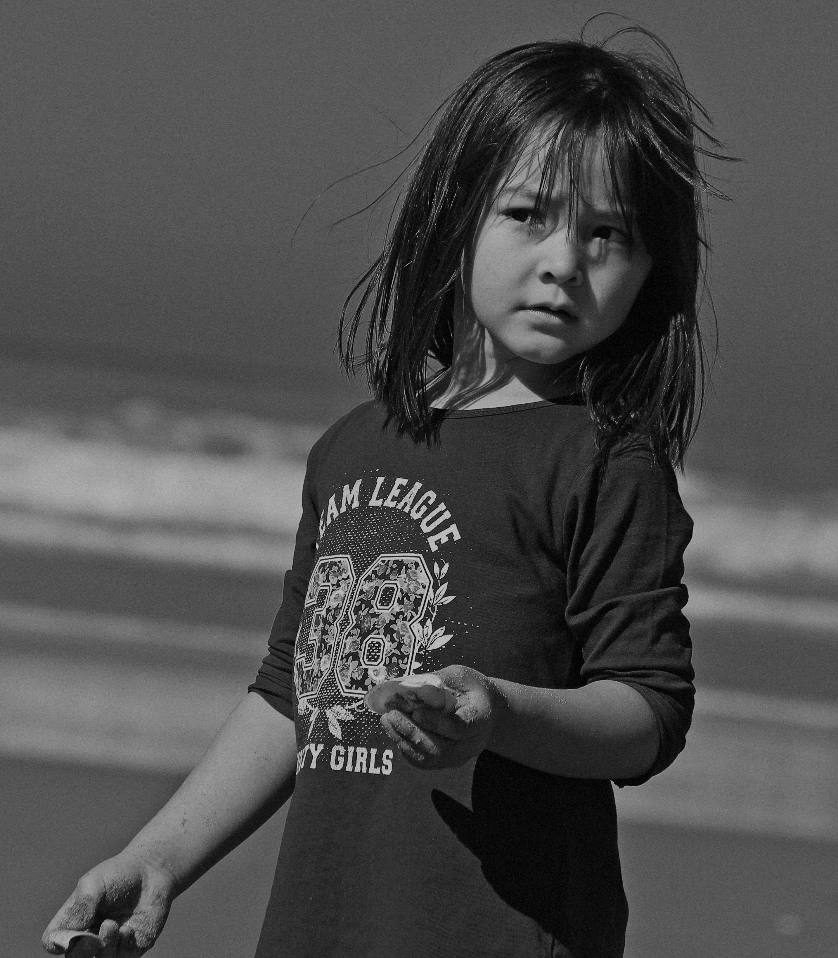 kid girl hear and black hd, 4k, Phone HD Wallpaper