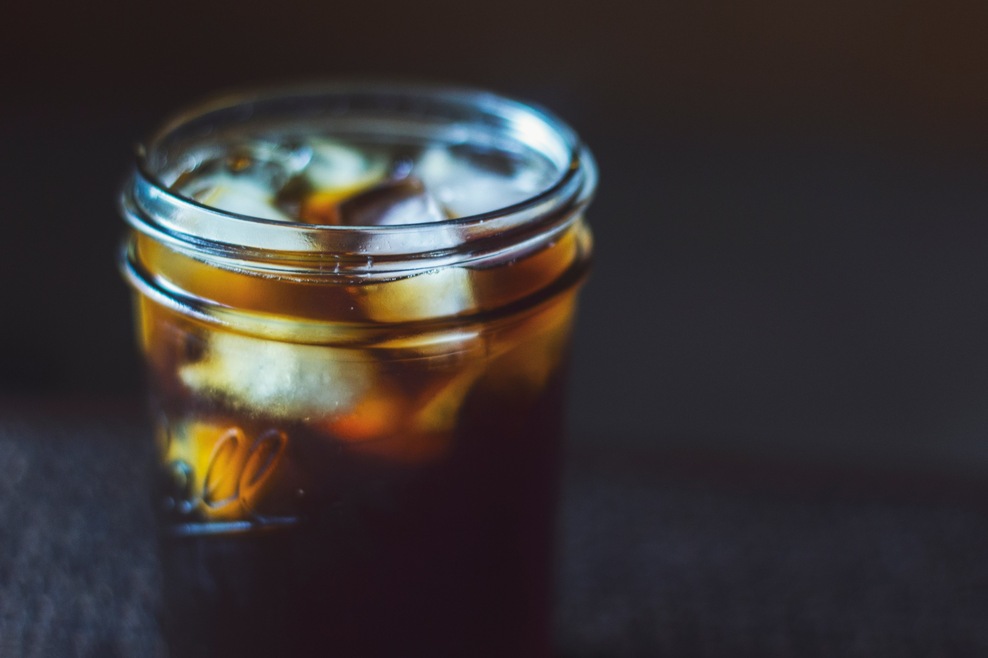 the macro view of a cup containing a mixture of wine and ice in cincinnati, iced coffee 4k, HD Wallpaper