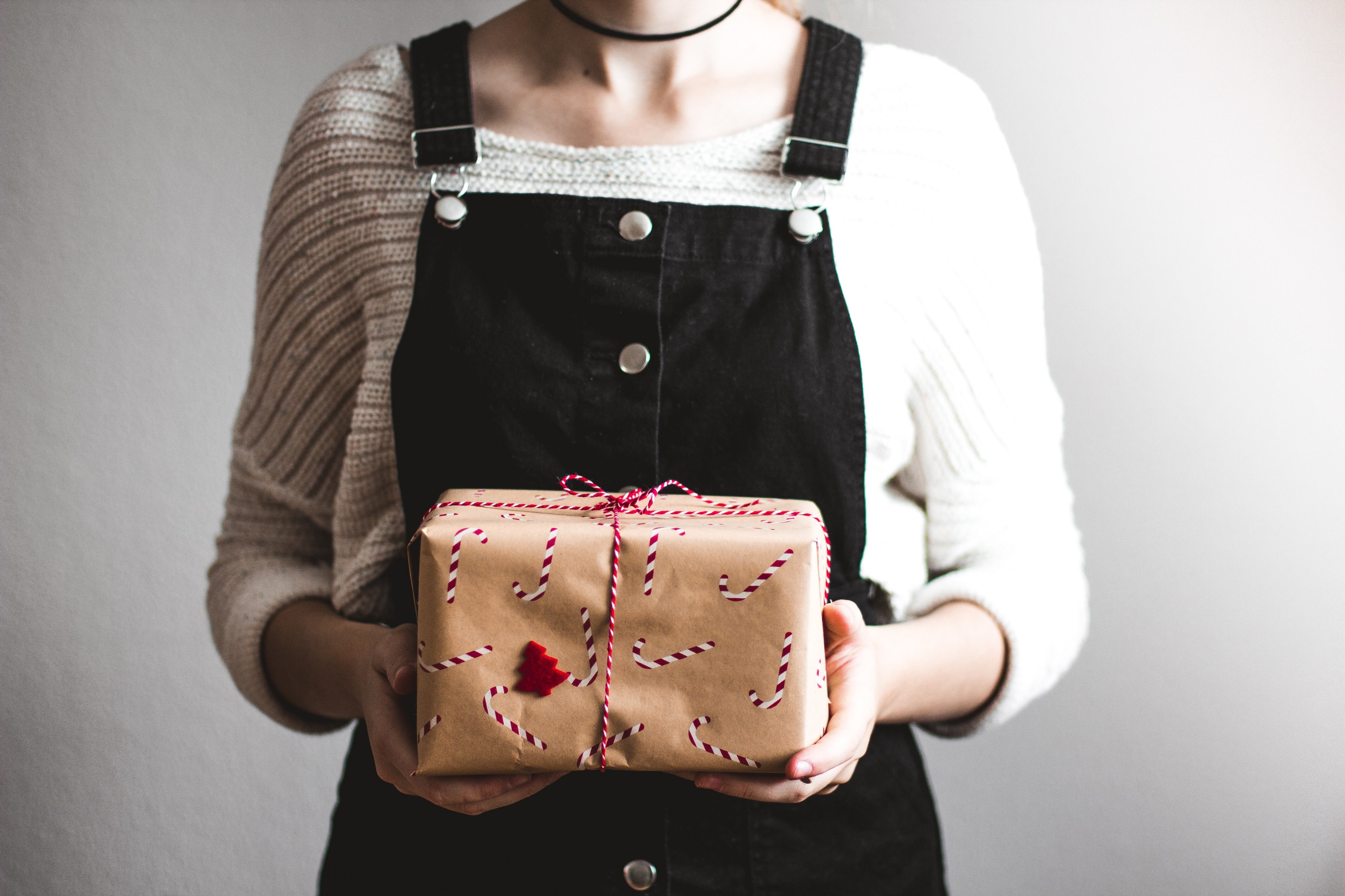 parcel package candy cane and string 4k, HD Wallpaper