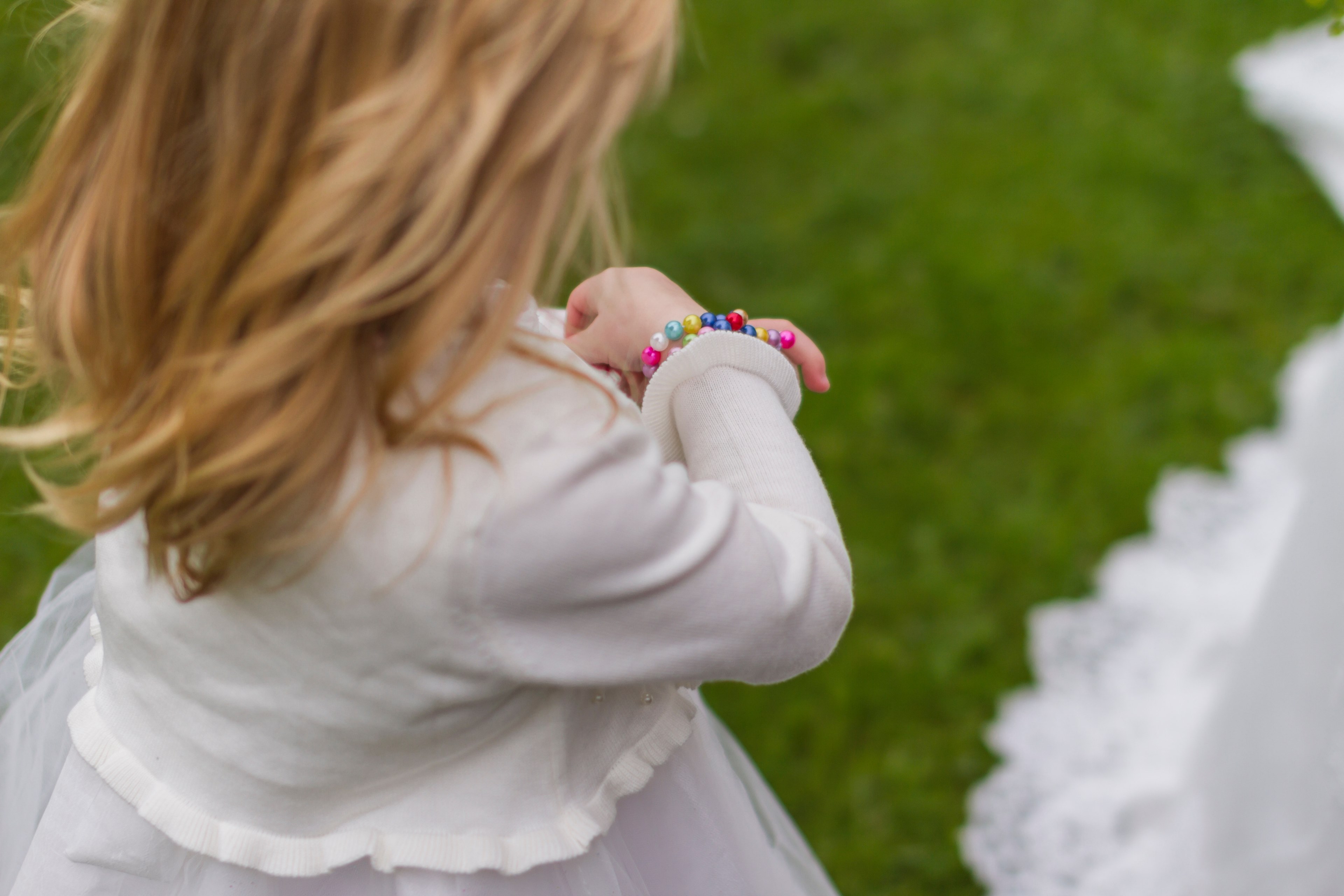 girl and her beads 4k, HD Wallpaper