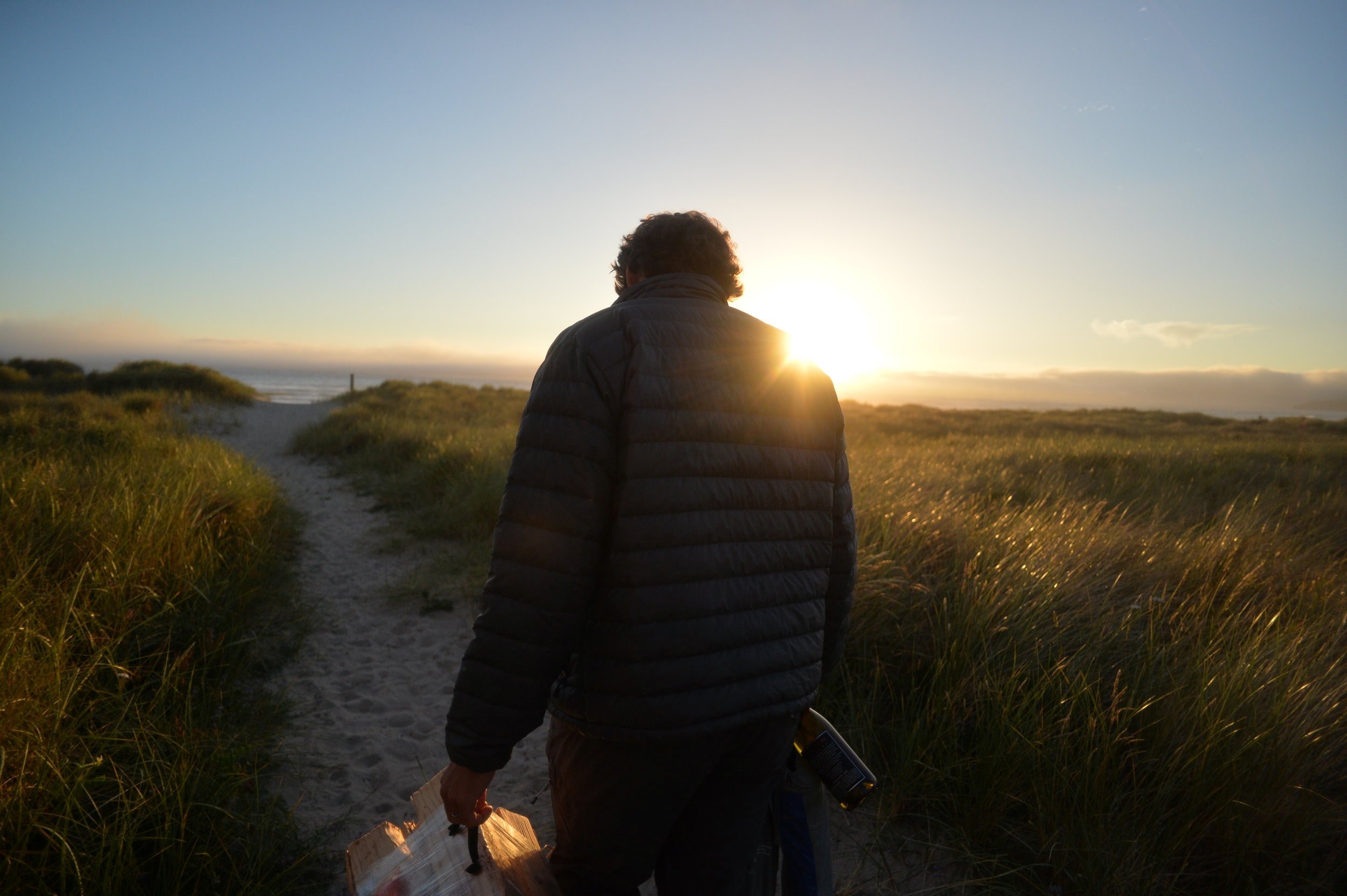 a person in shadow faces away toward a sunset over the ocean in manzanita, person facing ocean sunset 4k, HD Wallpaper