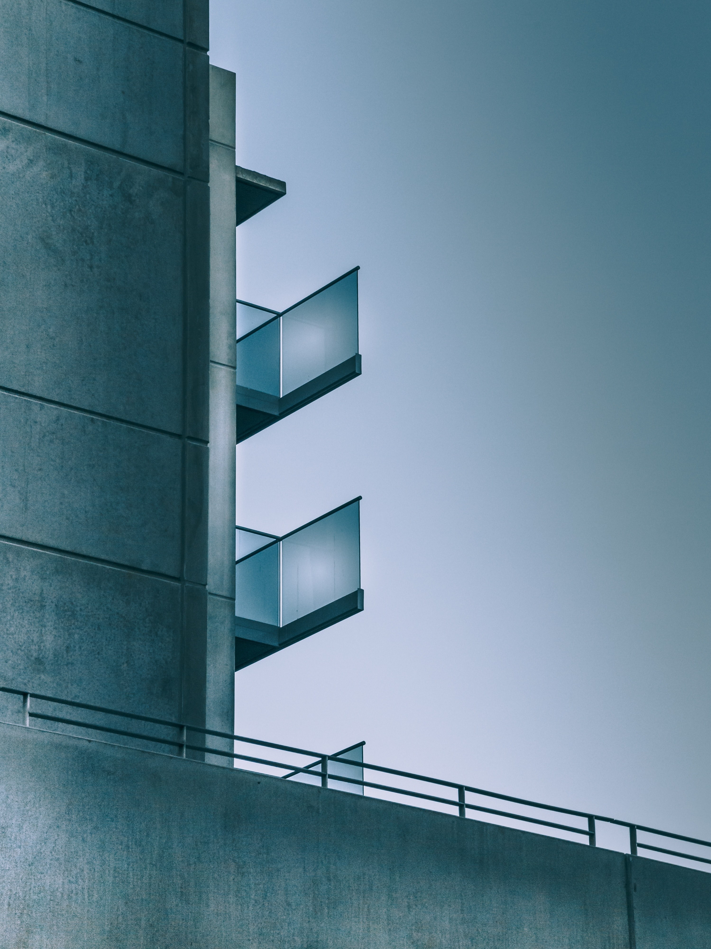 balconies on a concrete residential building seen from the side, glass balconies 4k, Phone HD Wallpaper