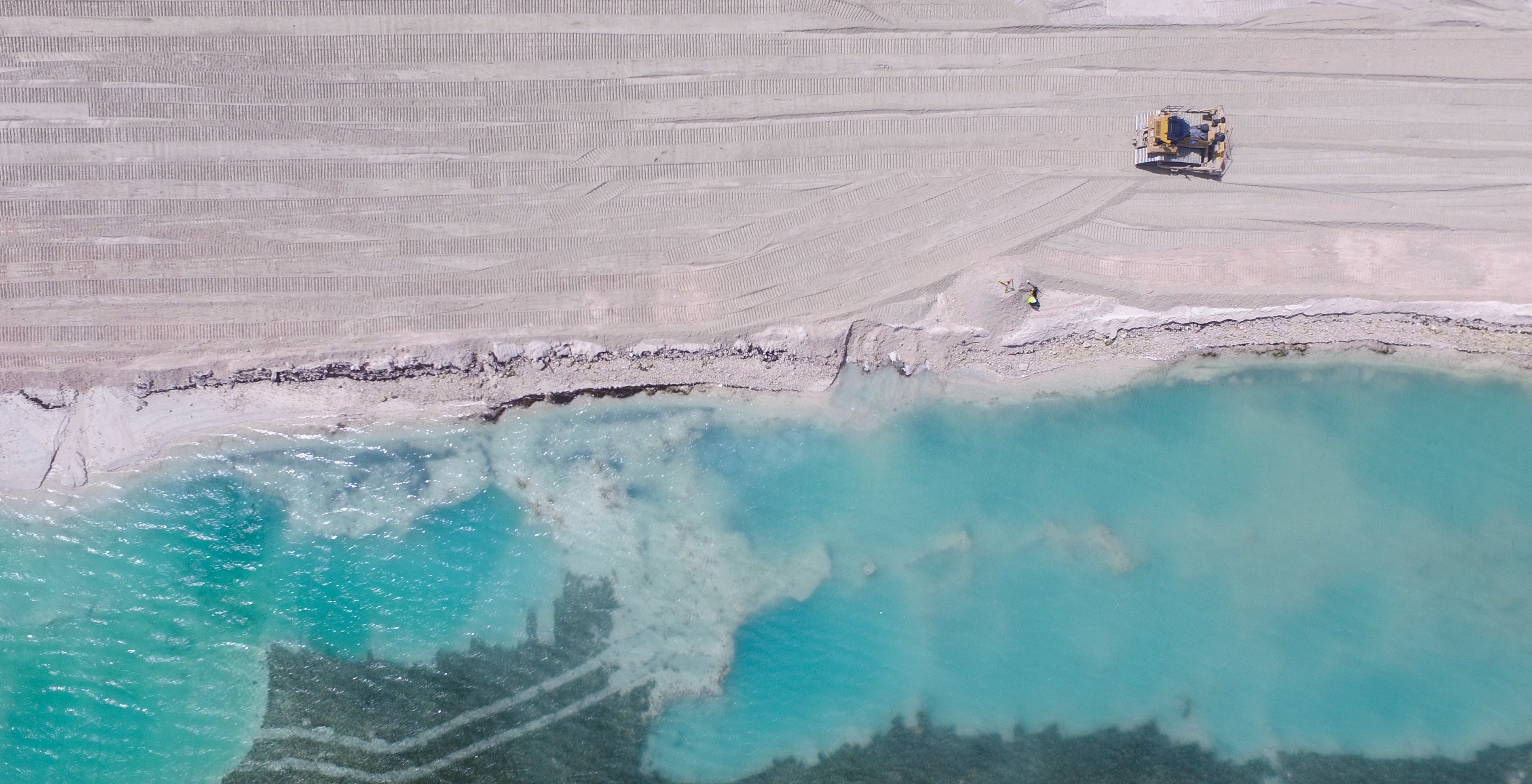 a drone view of the addu city south province maldives coast, addu city maldives drone 4k, HD Wallpaper