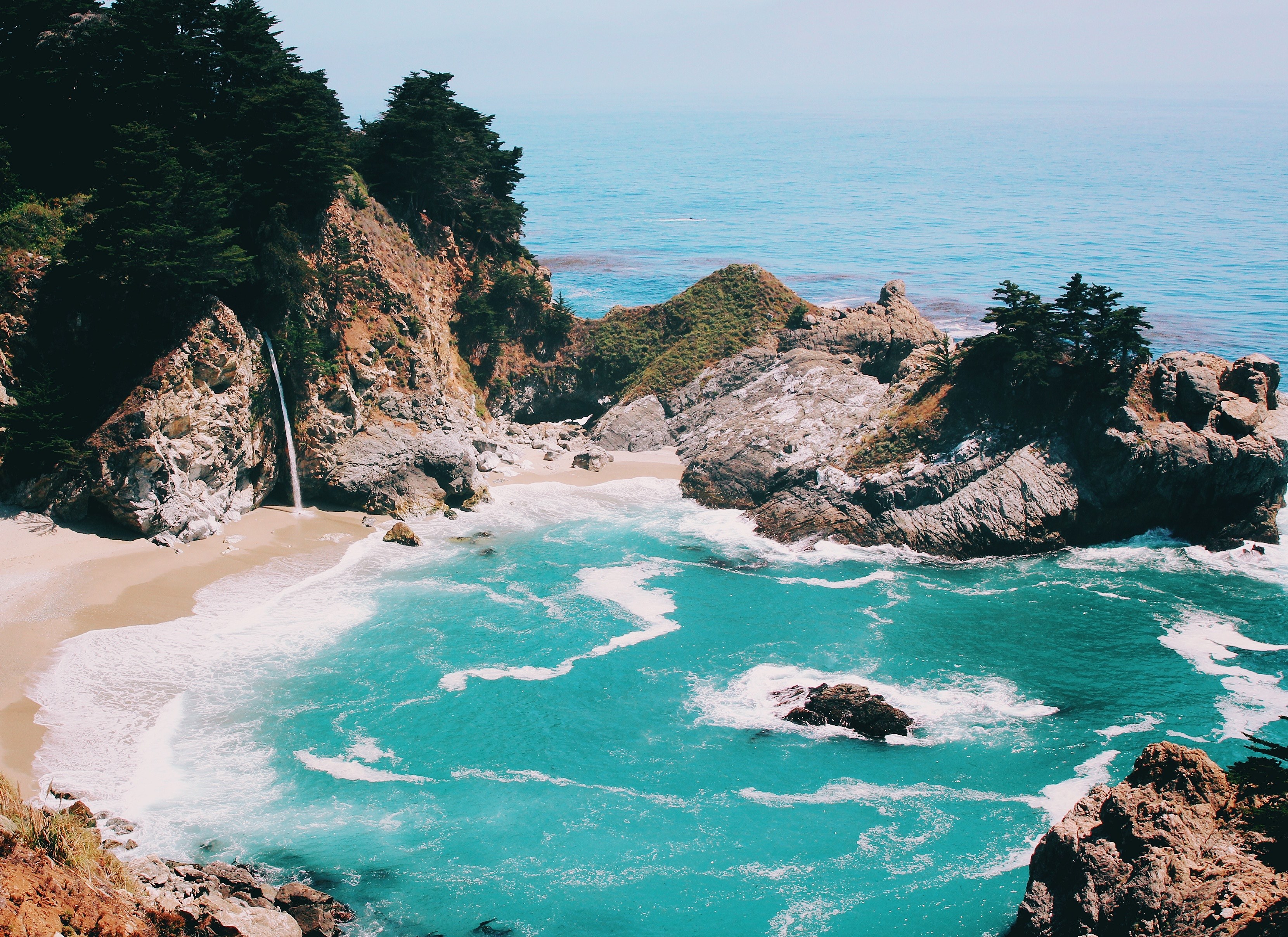 sand beach bay between rocks at julia pfeiffer burns state park, sand beach bay among rocks 4k, HD Wallpaper