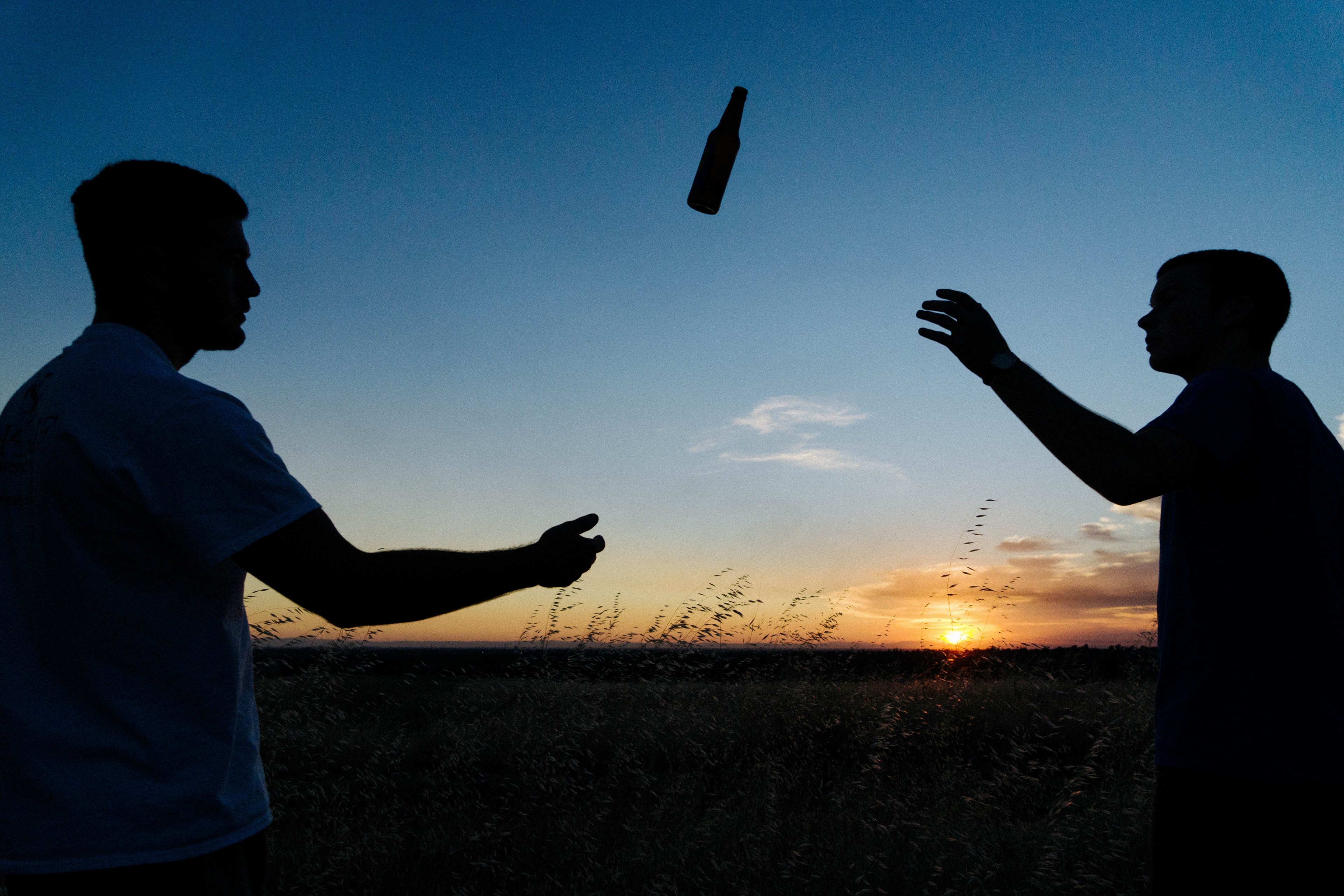 man throwing a beer for his friend to catch in silhouette, man throwing a beer 4k, HD Wallpaper
