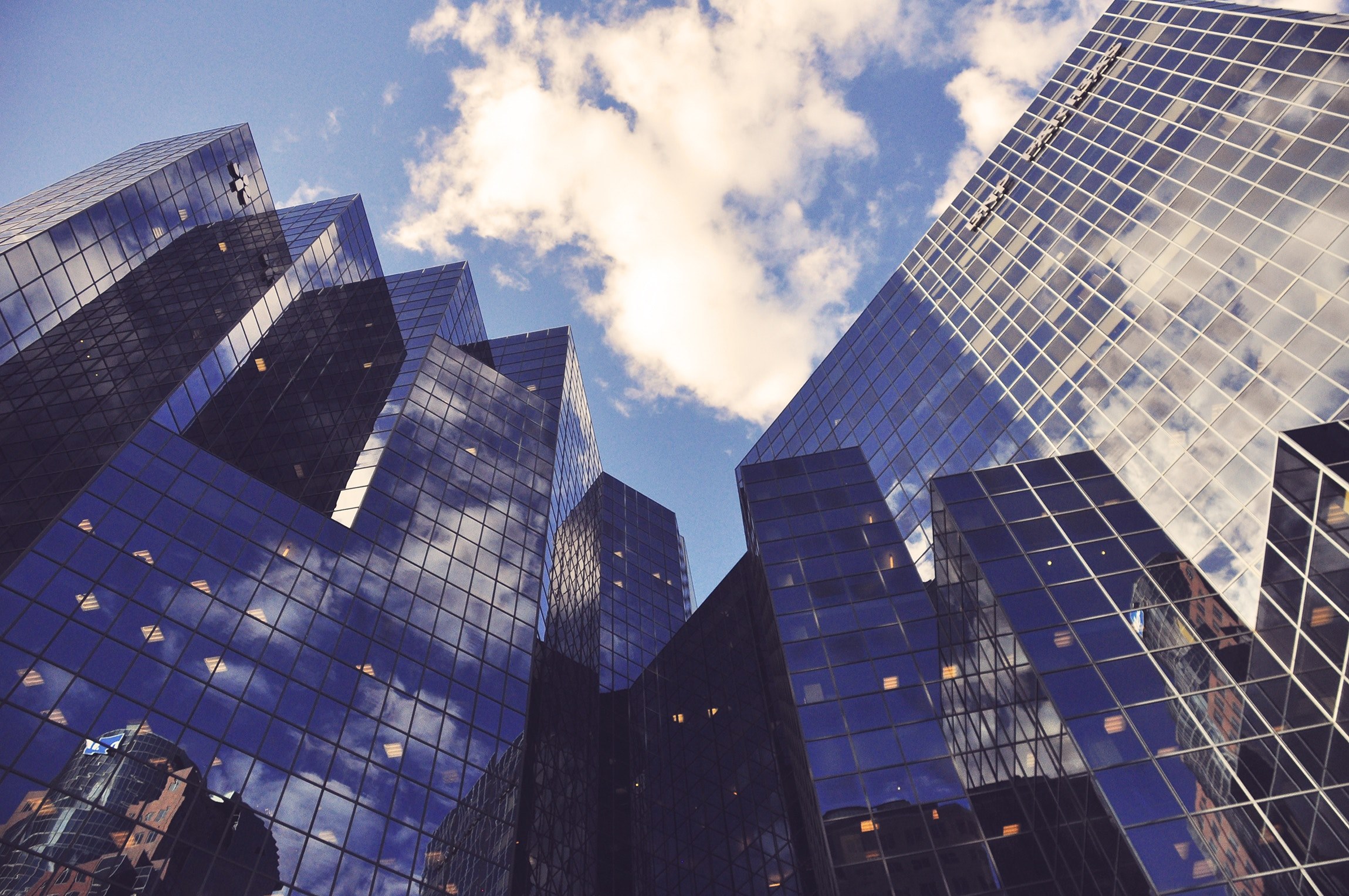 low angle shot of several skyscraper towers with reflective glass facades, montreal offices 4k, HD Wallpaper