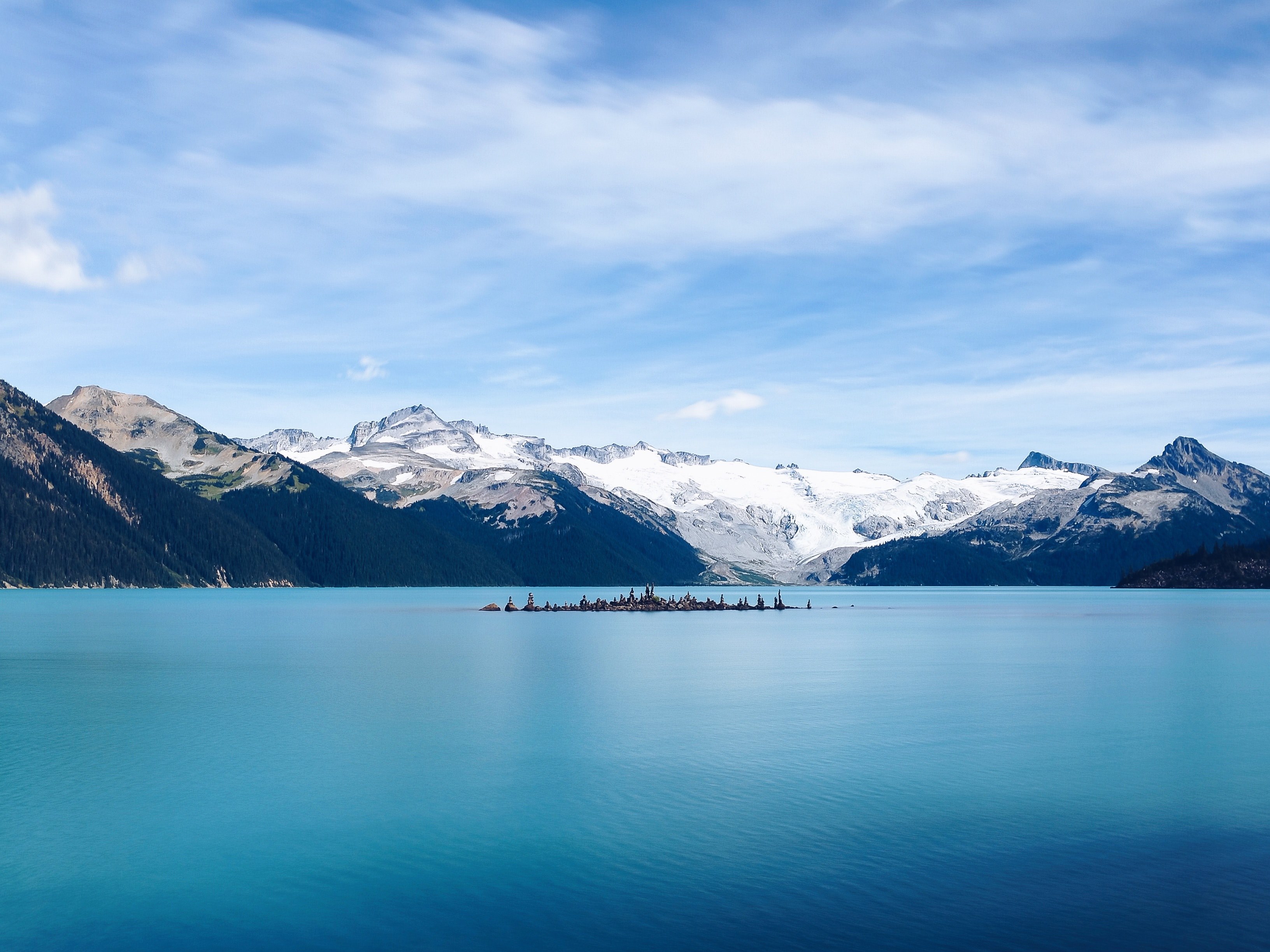 view from the azure garibaldi lake on a snowy mountain range, mountains seen from garibaldi lake 4k, HD Wallpaper