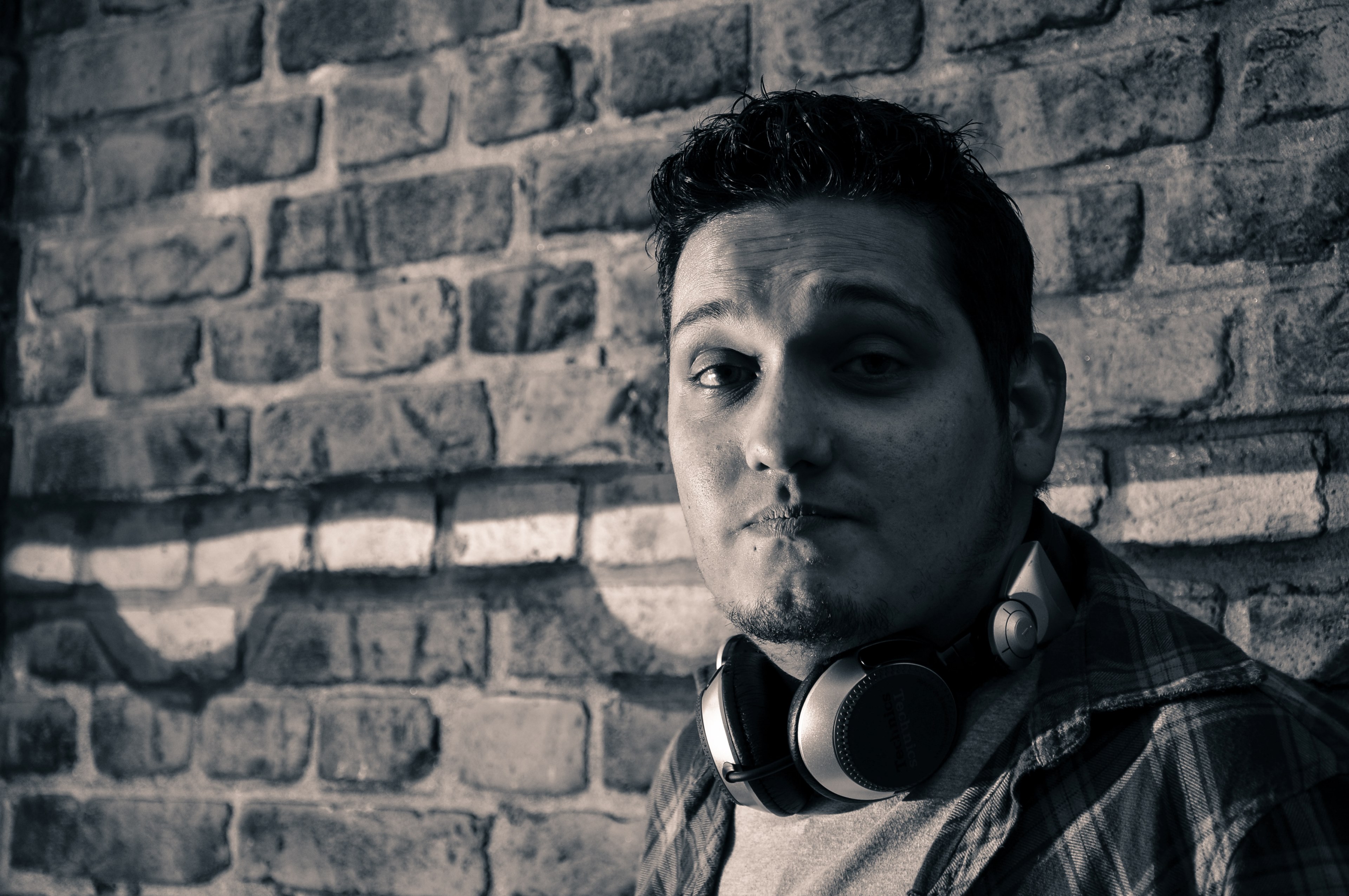 grey headphone phone and deejay 4k, HD Wallpaper