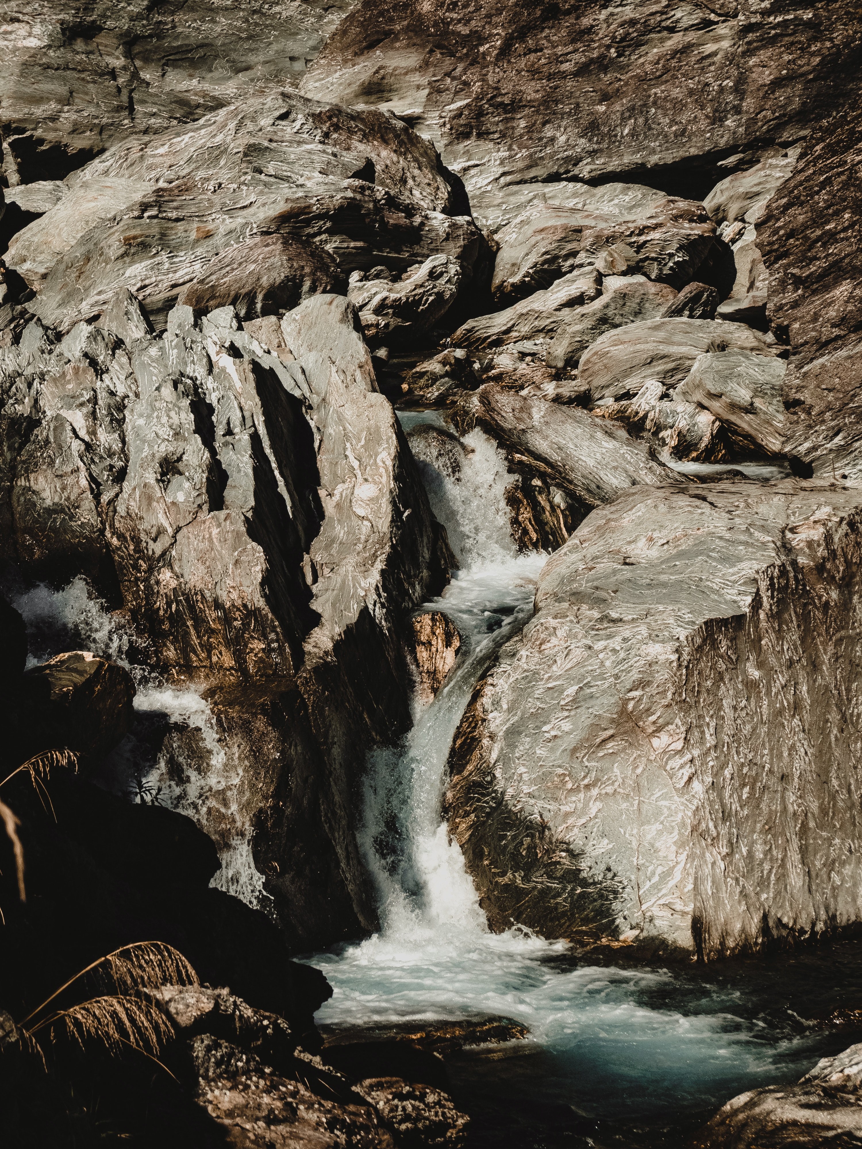 stratified falls 4k, Phone HD Wallpaper