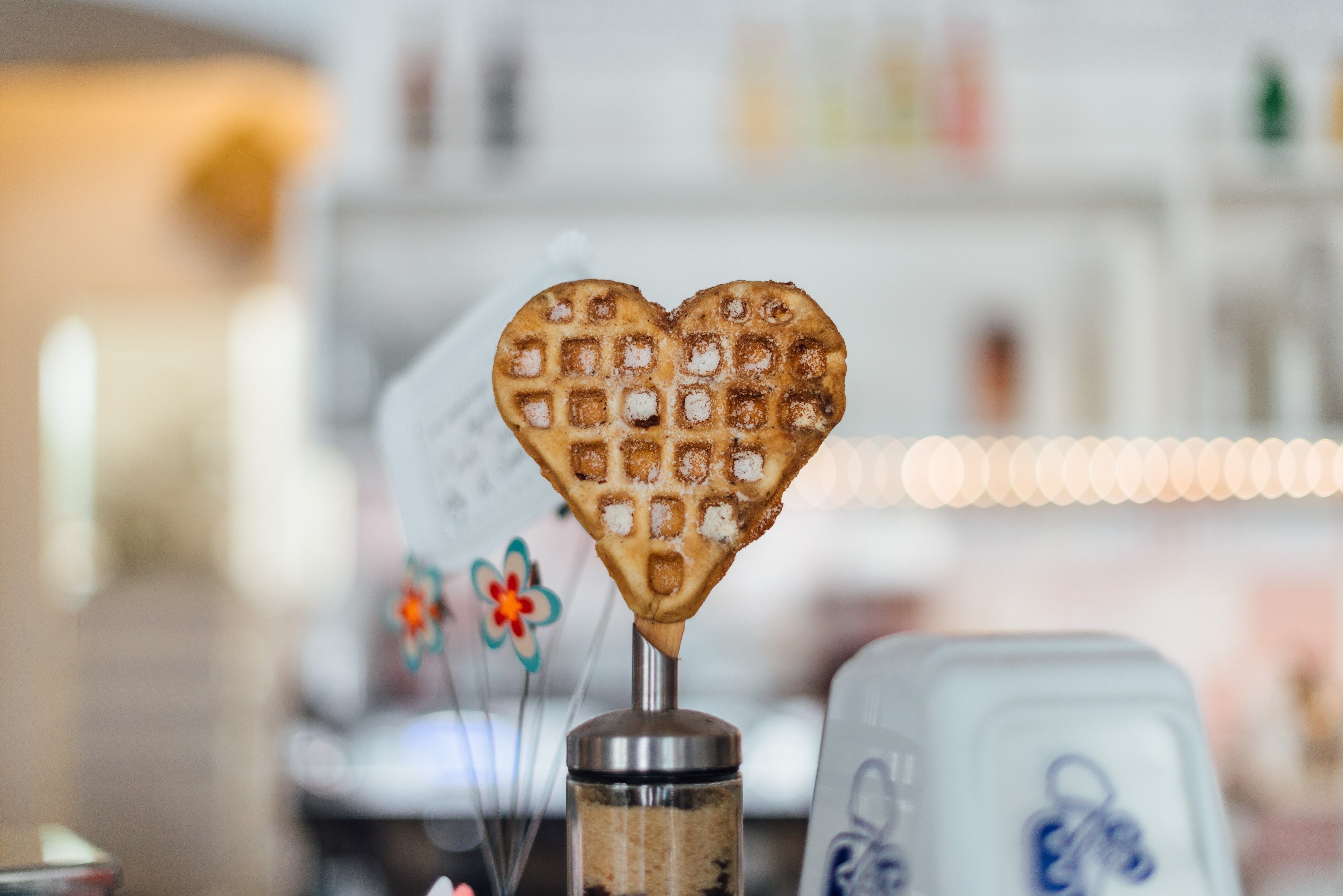 a waffle in the shape of a heart is displayed at a bright shop in maybachufer, waffle heart 4k, HD Wallpaper