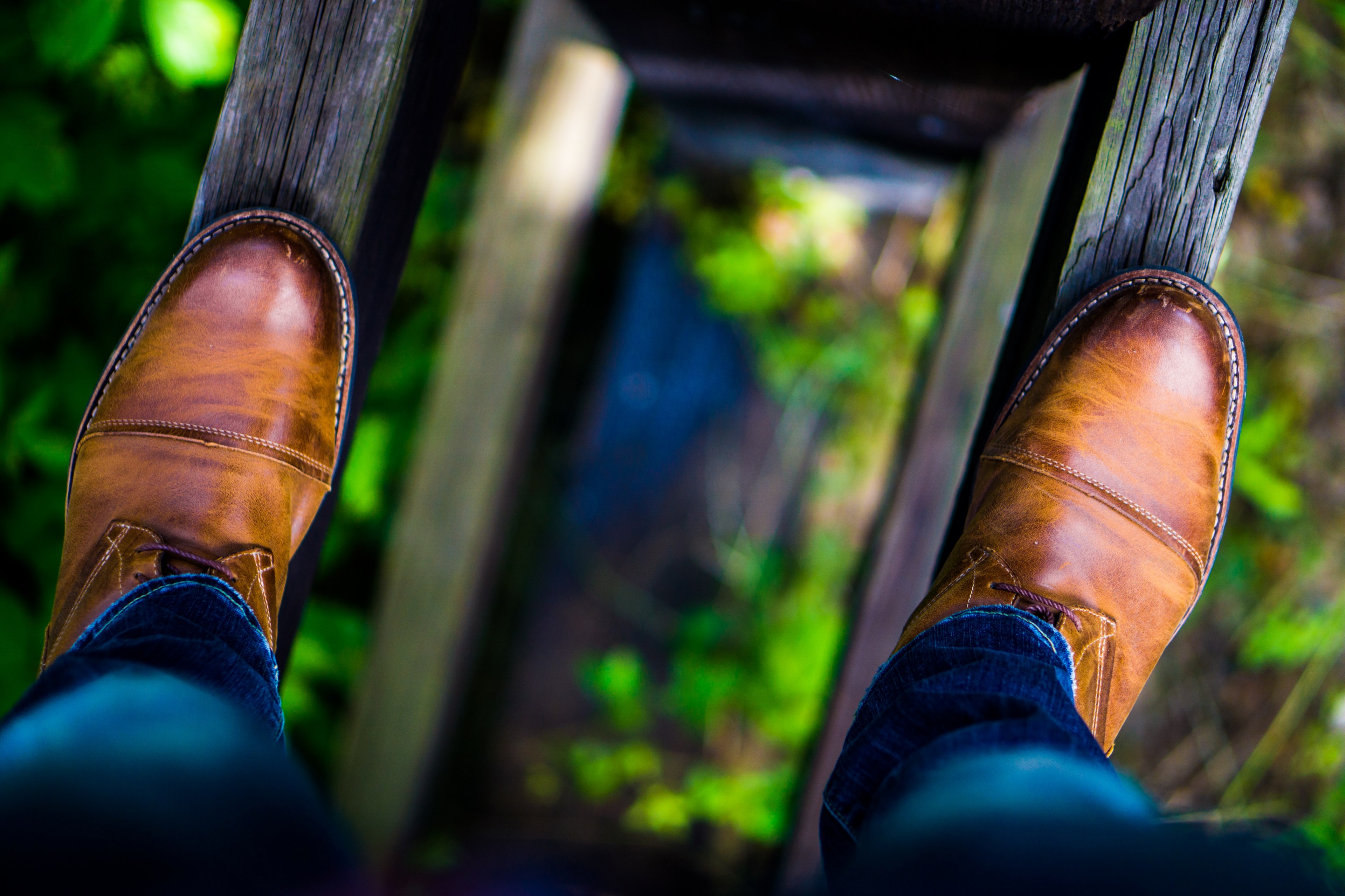 a man balancing on bridge exploring from above with leather shoes in dublin, man balancing and exploring 4k, HD Wallpaper
