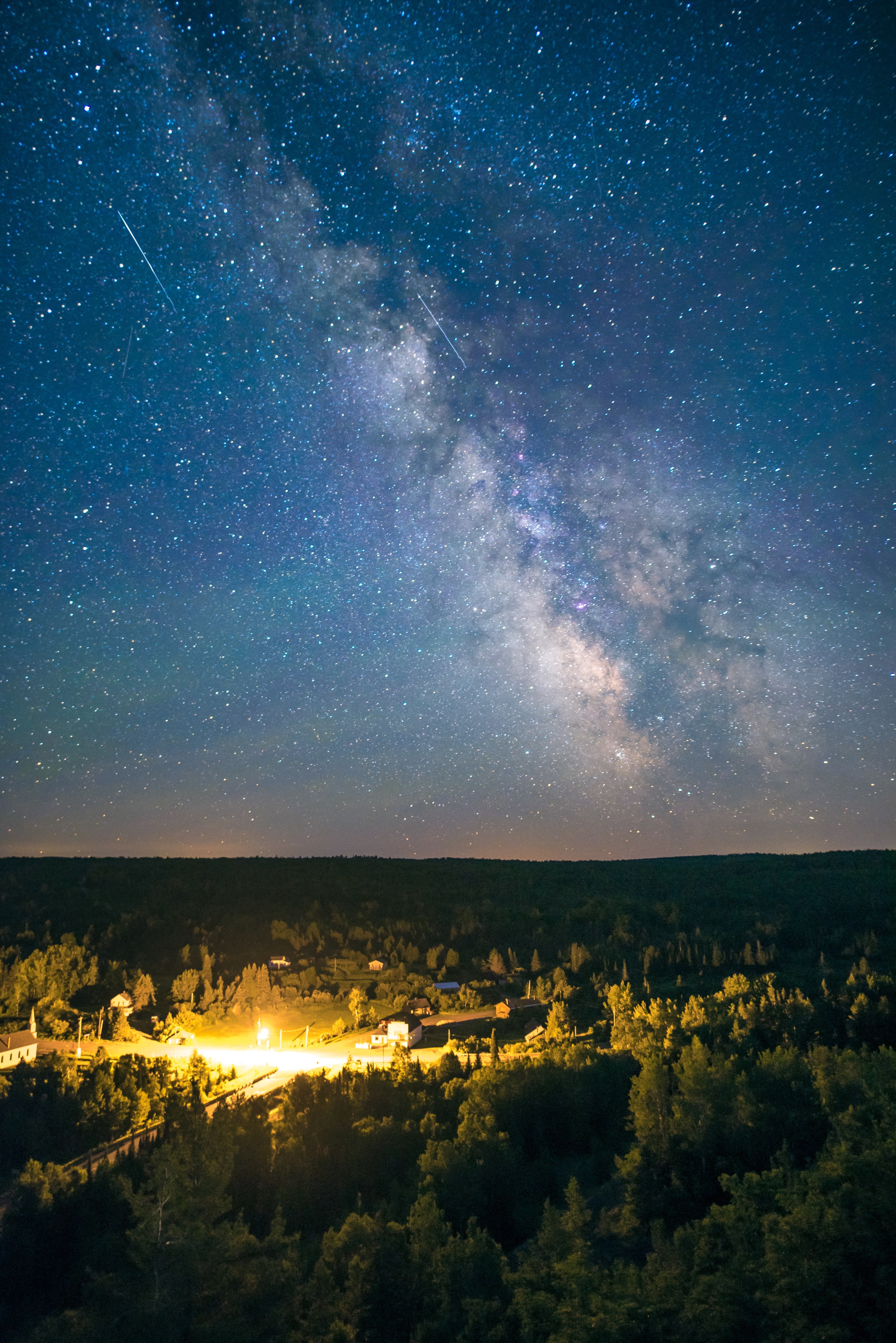 time lapse of a galaxy over a small town and expansive forest, looking south from the fire tower 4k, Phone HD Wallpaper