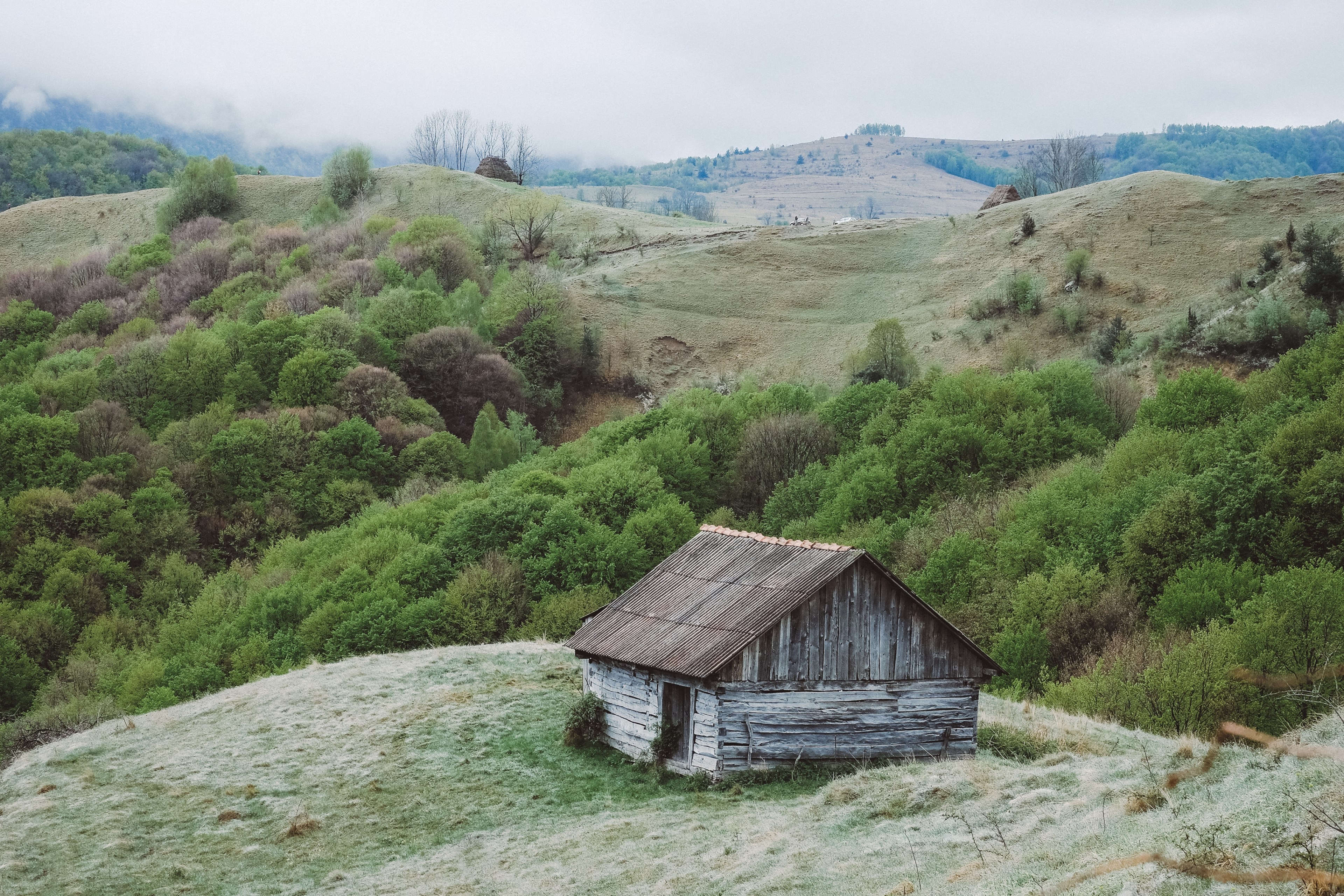 cabin hilltop hillside and hut 4k, HD Wallpaper