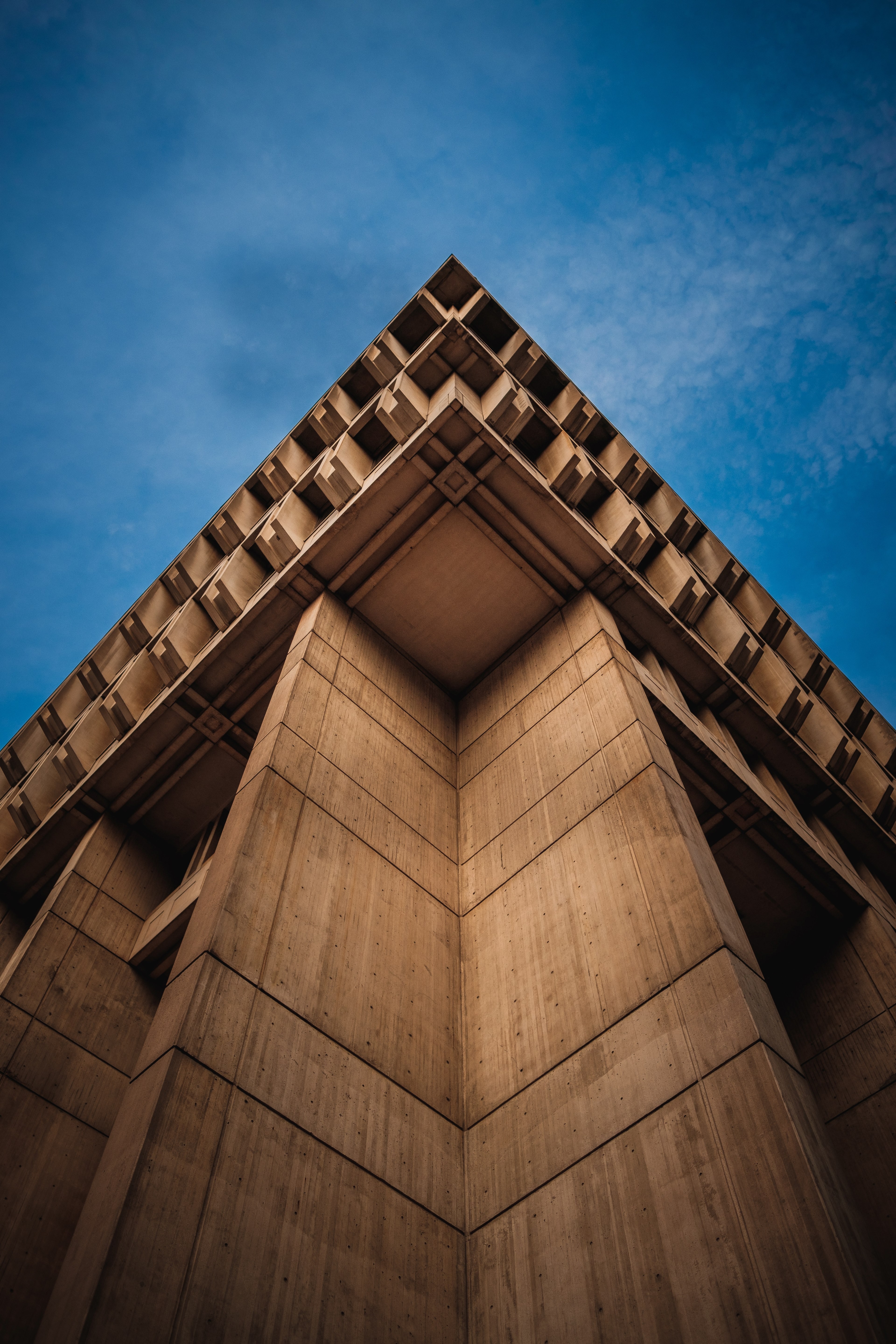 a building with textured concrete walls and geometrical design stands against the blue sky, _geometrical concrete building 4k, Phone HD Wallpaper