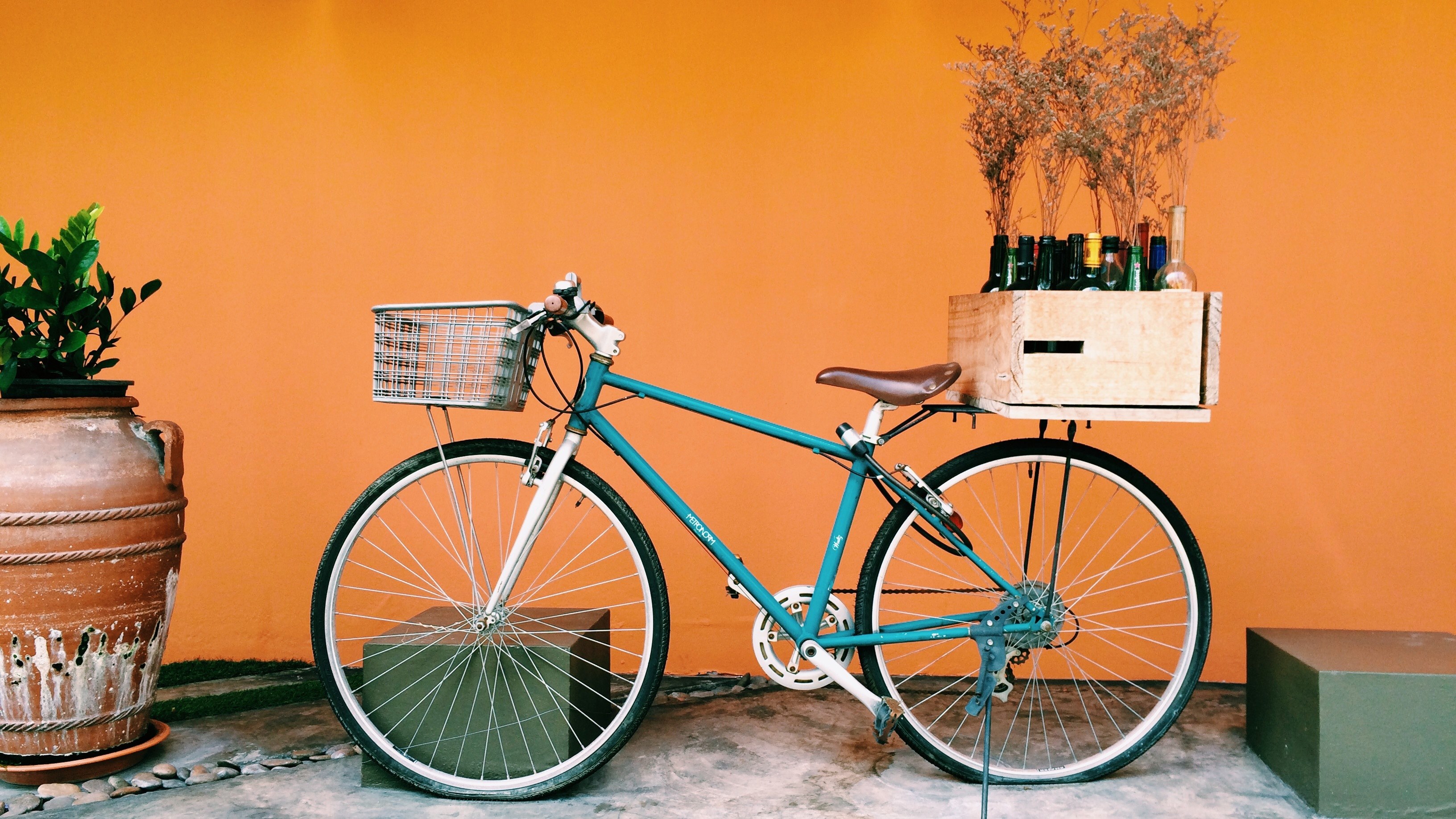 a bicycle with a crate of wine on its carrier against an orange wall, old bicycle meets designer 4k, HD Wallpaper