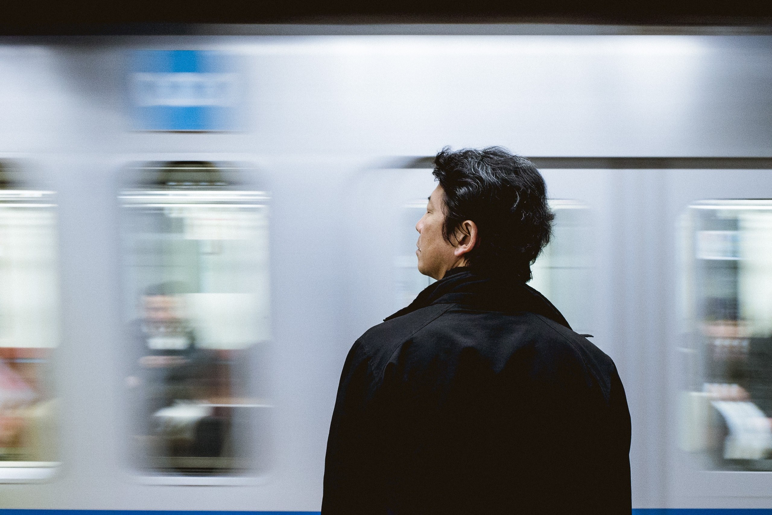 a man waits at the edge of the platform as a train arrives at the station, waiting for the train 4k, HD Wallpaper
