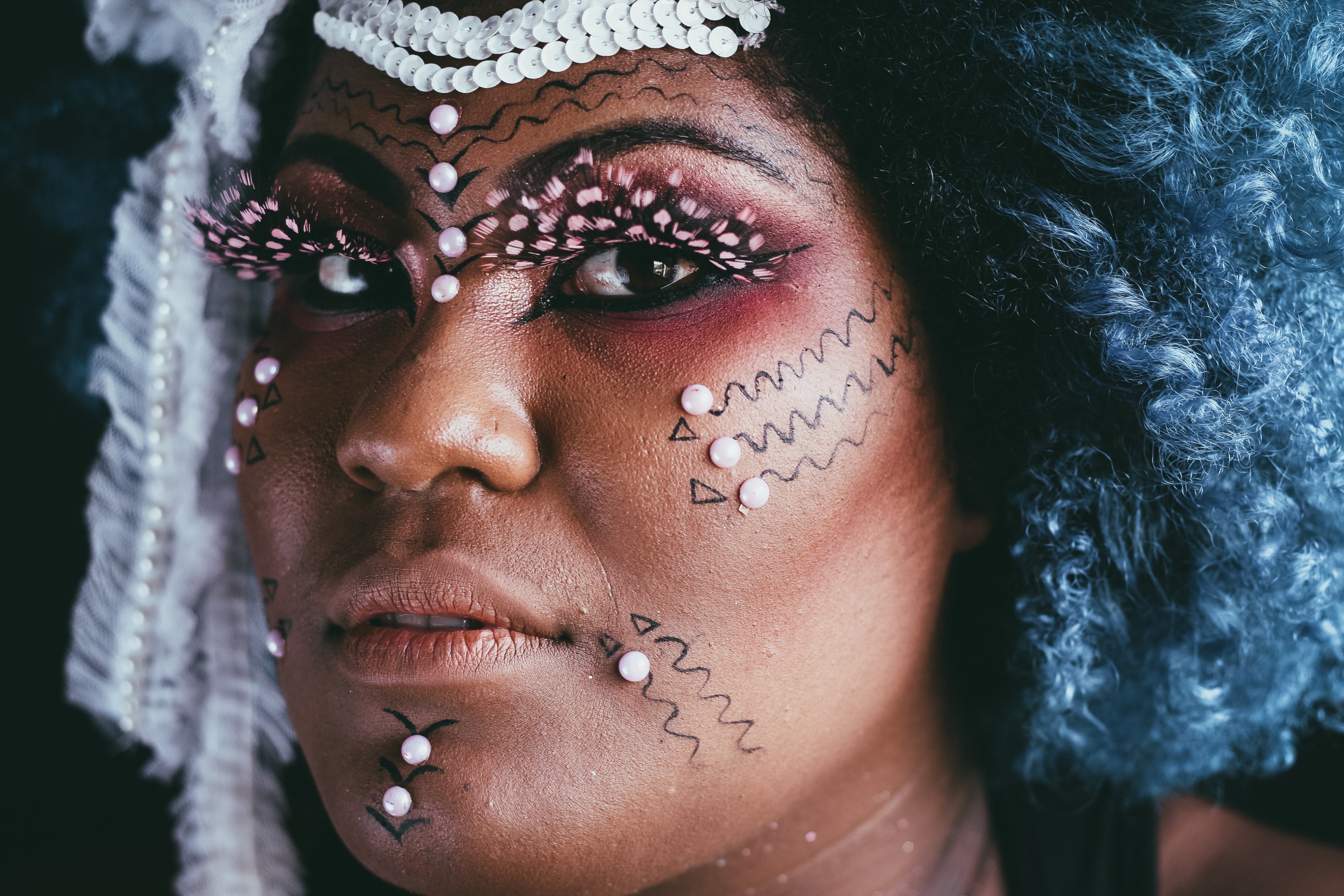 close up of womans face with facial body art and fake eyelashes and blue hair, woman wearing face art 4k, HD Wallpaper