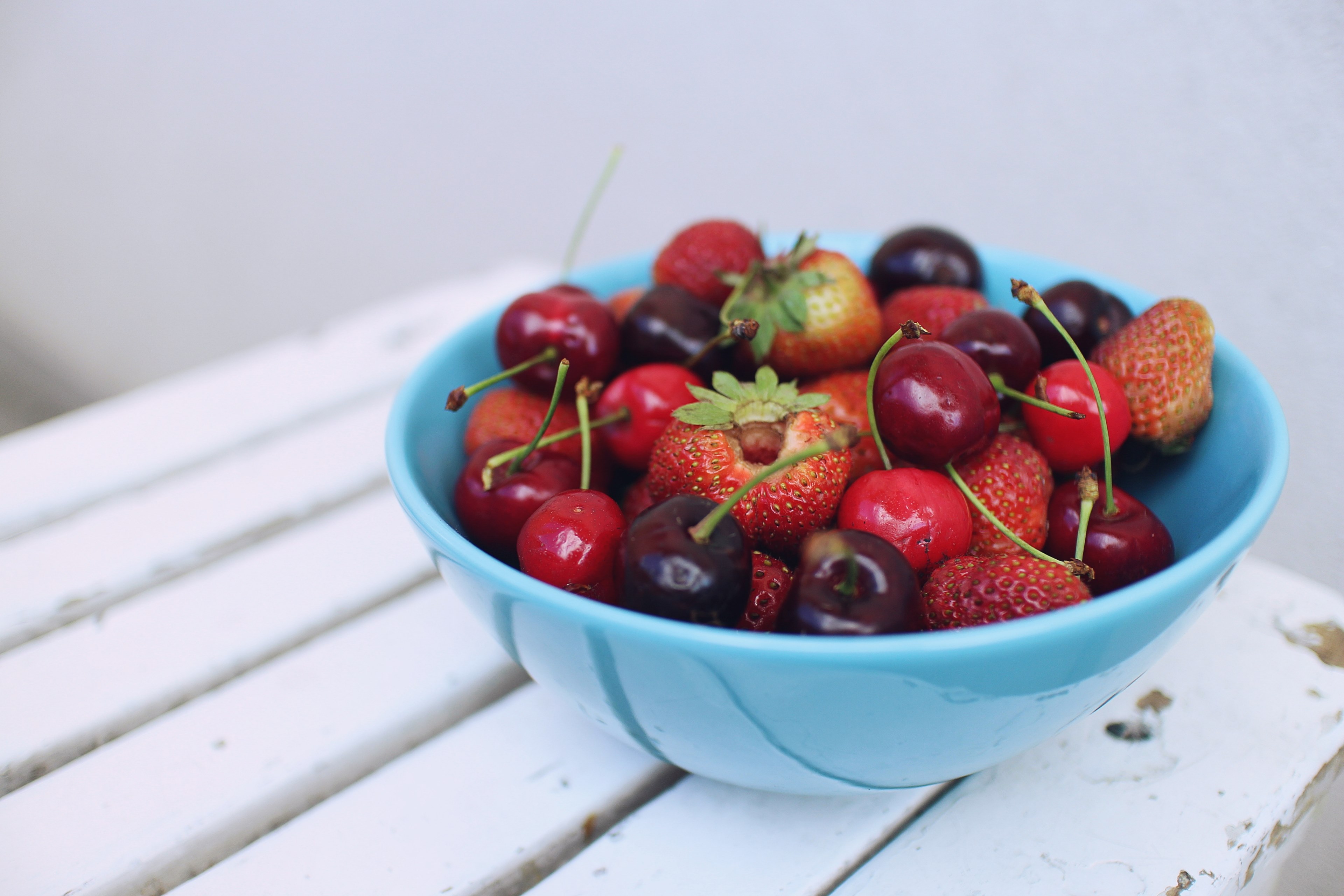 bowl of fresh cherries strawberries and fruit, bowl of fresh fruit 4k, HD Wallpaper