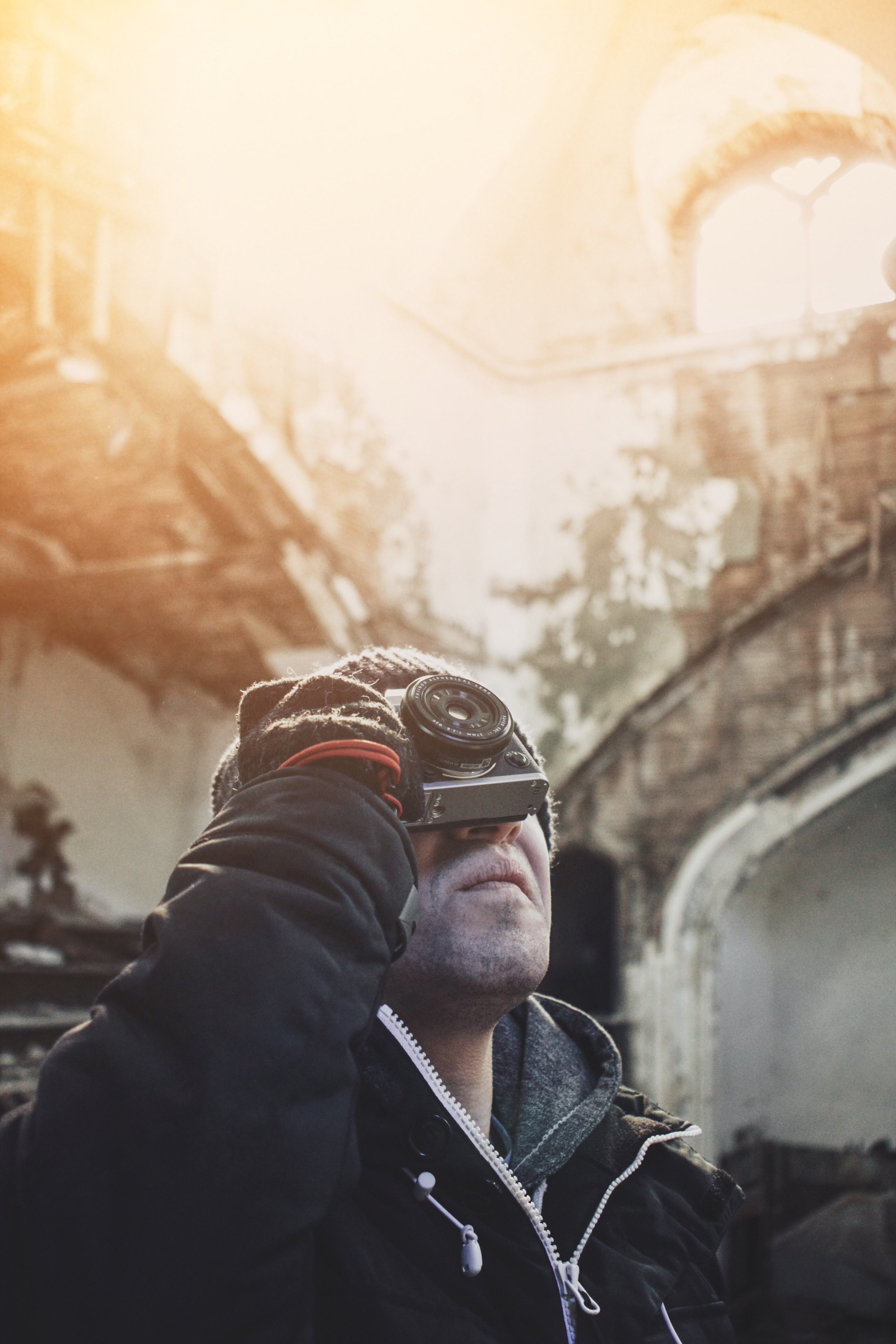 a man holding a camera taking a photo while wearing gloves in detroit, detroit photograph 4k, Phone HD Wallpaper