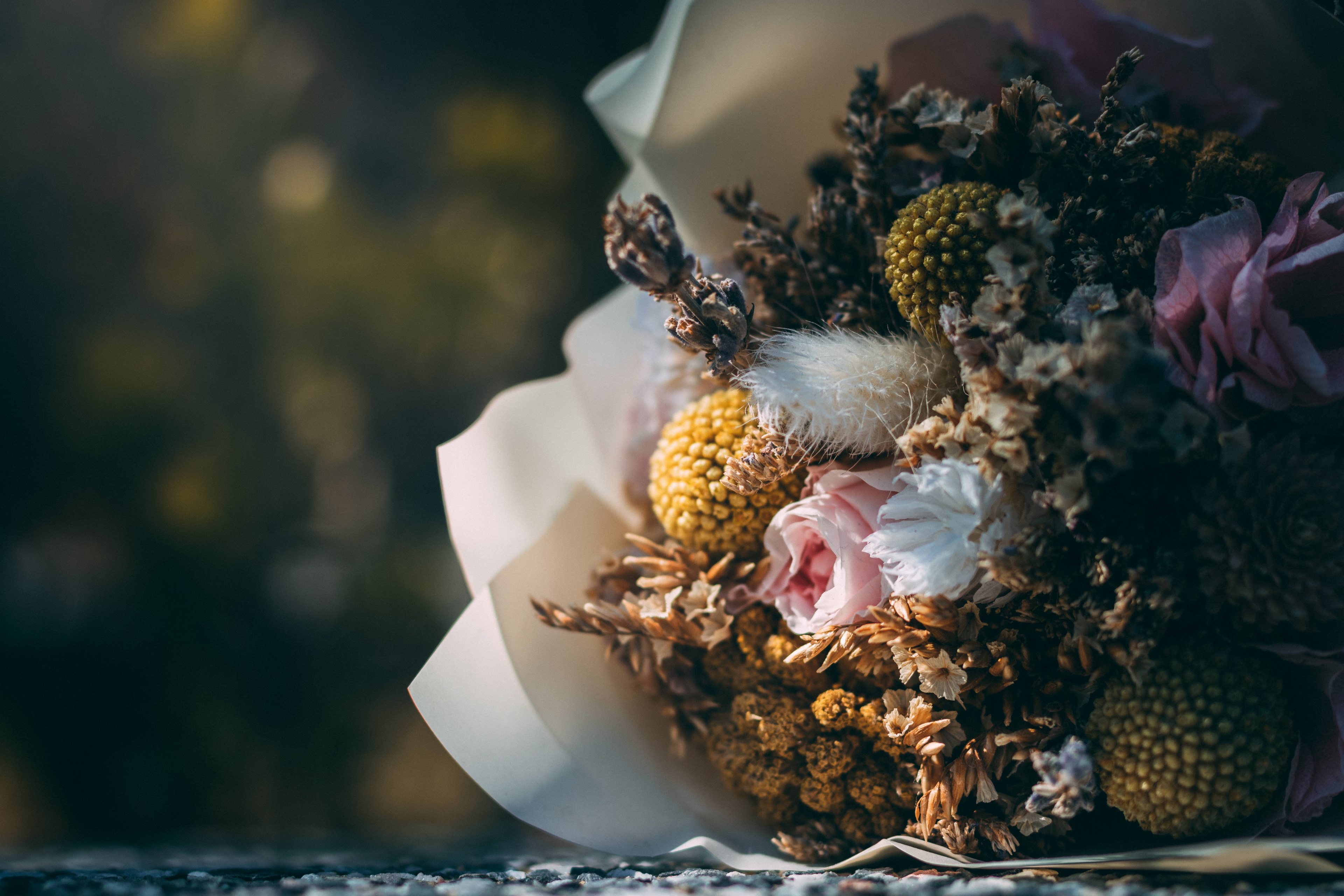 a bouquet of flowers and roses on the ground, flowers on the ground 4k, HD Wallpaper