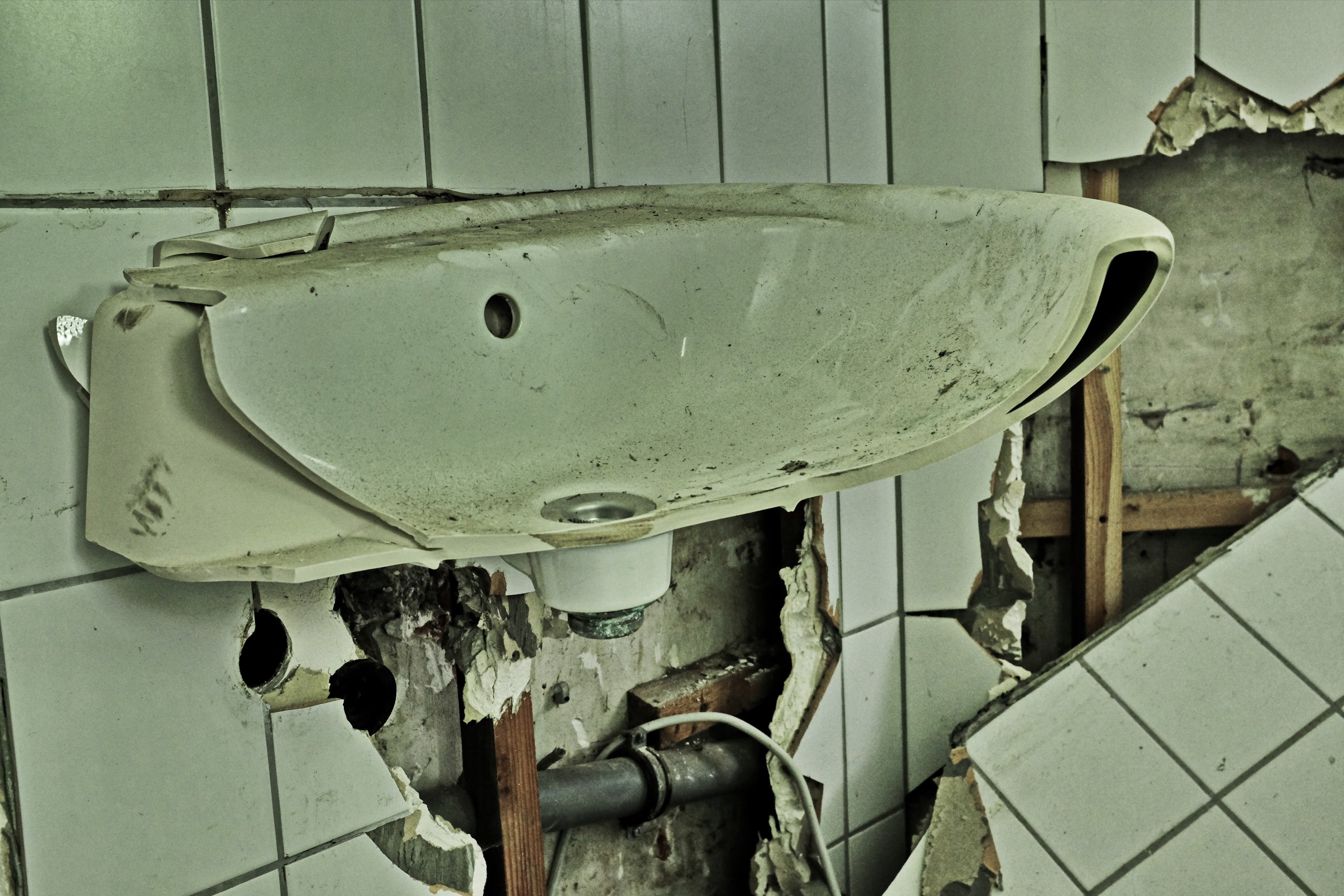 a broken apart bathroom sink vanity and wall, _kinder kuhrheim ruhla kthe kollwitz 4k, HD Wallpaper