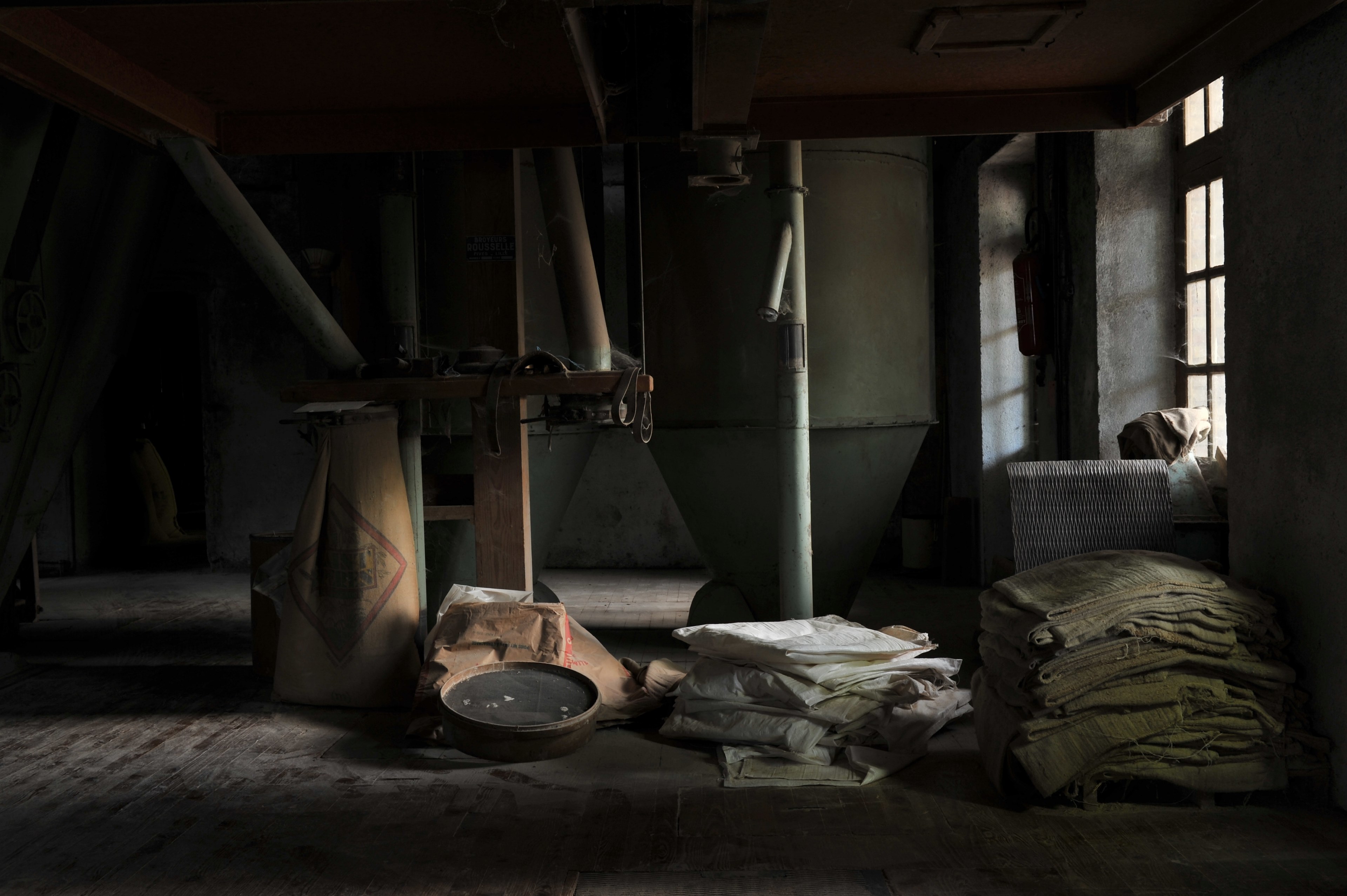 building room storage and linen 4k, HD Wallpaper