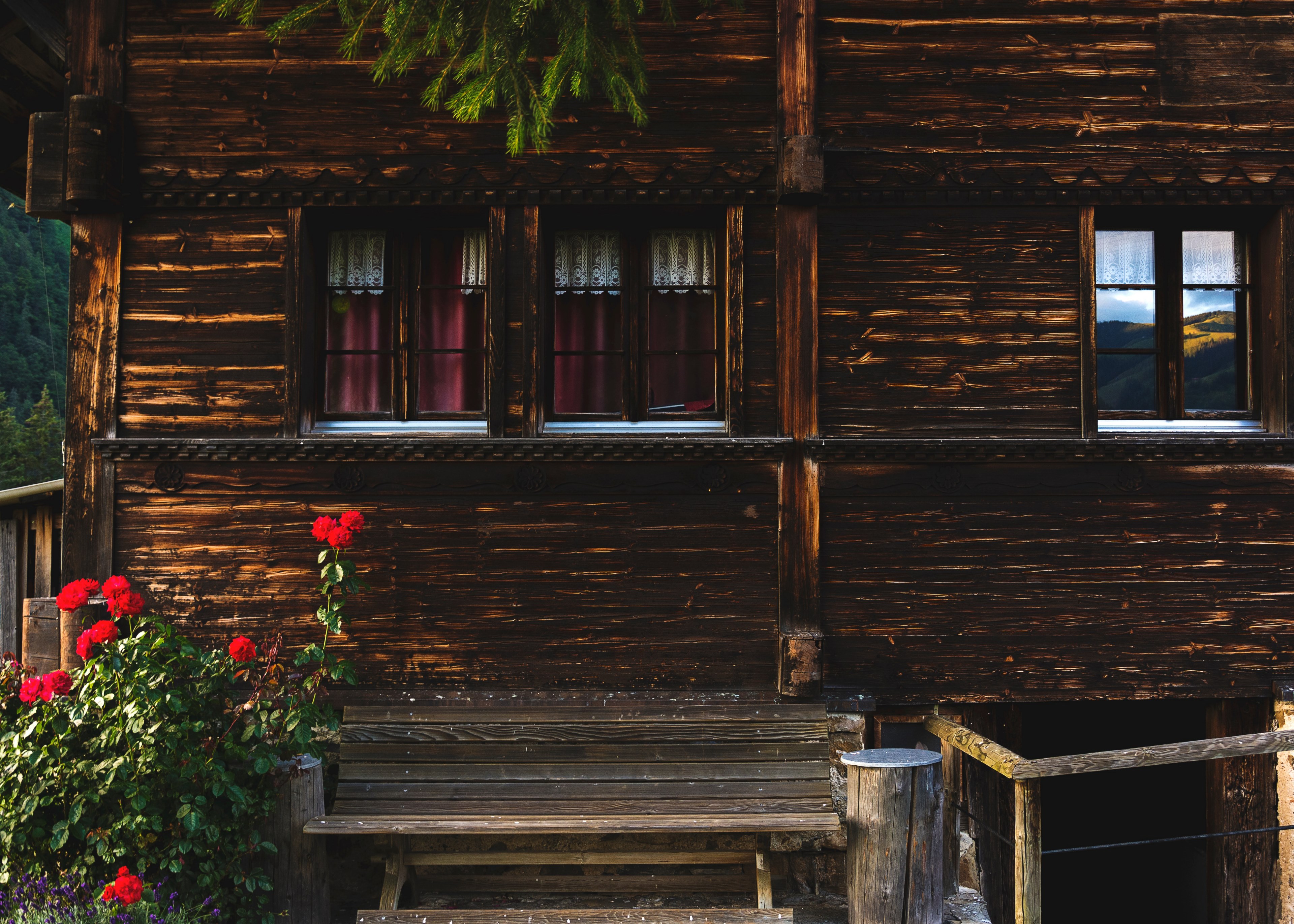 rolling hills reflected in the small window of a quiet cottage, cottage in the woods 4k, HD Wallpaper