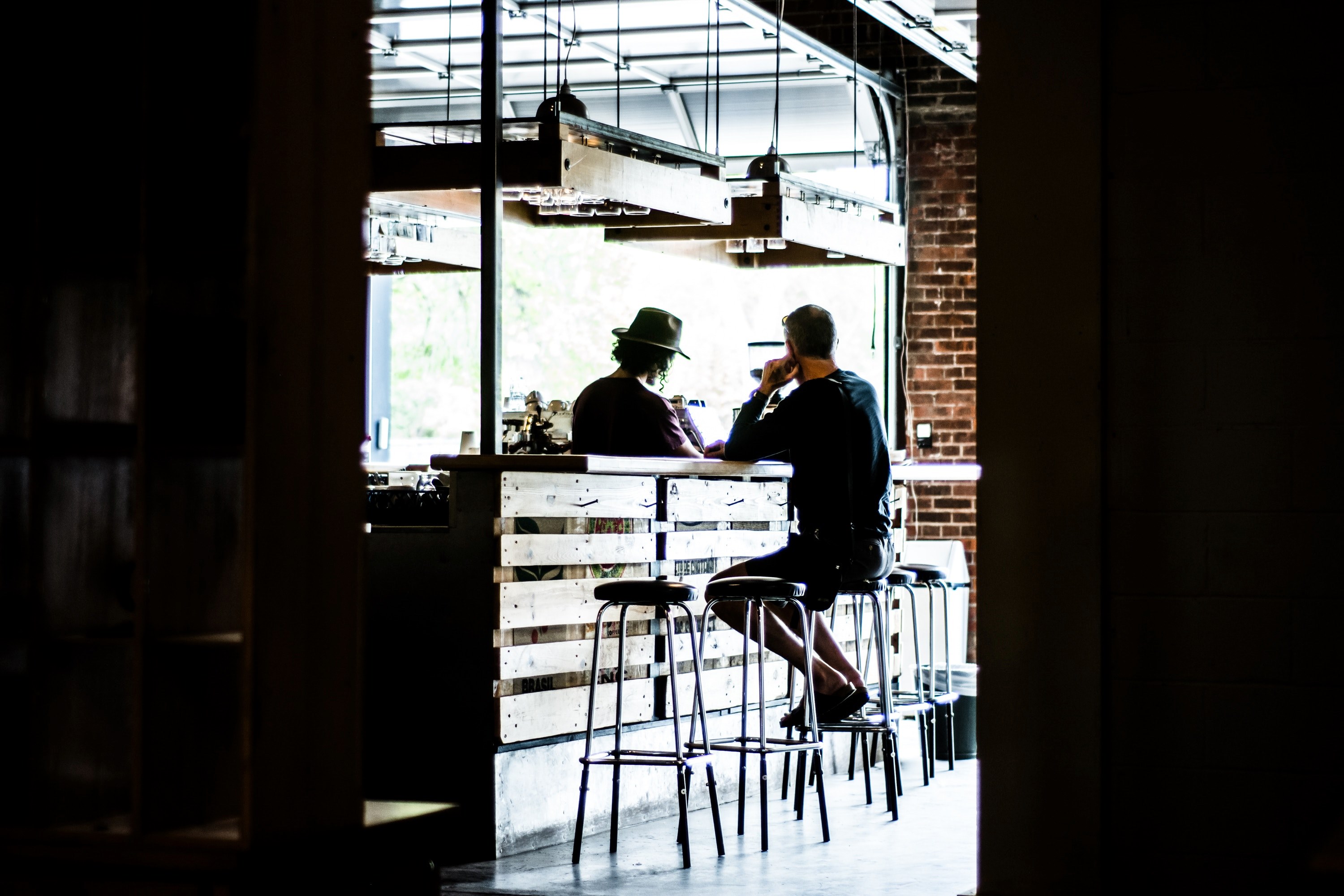person man bar and cafe 4k, HD Wallpaper