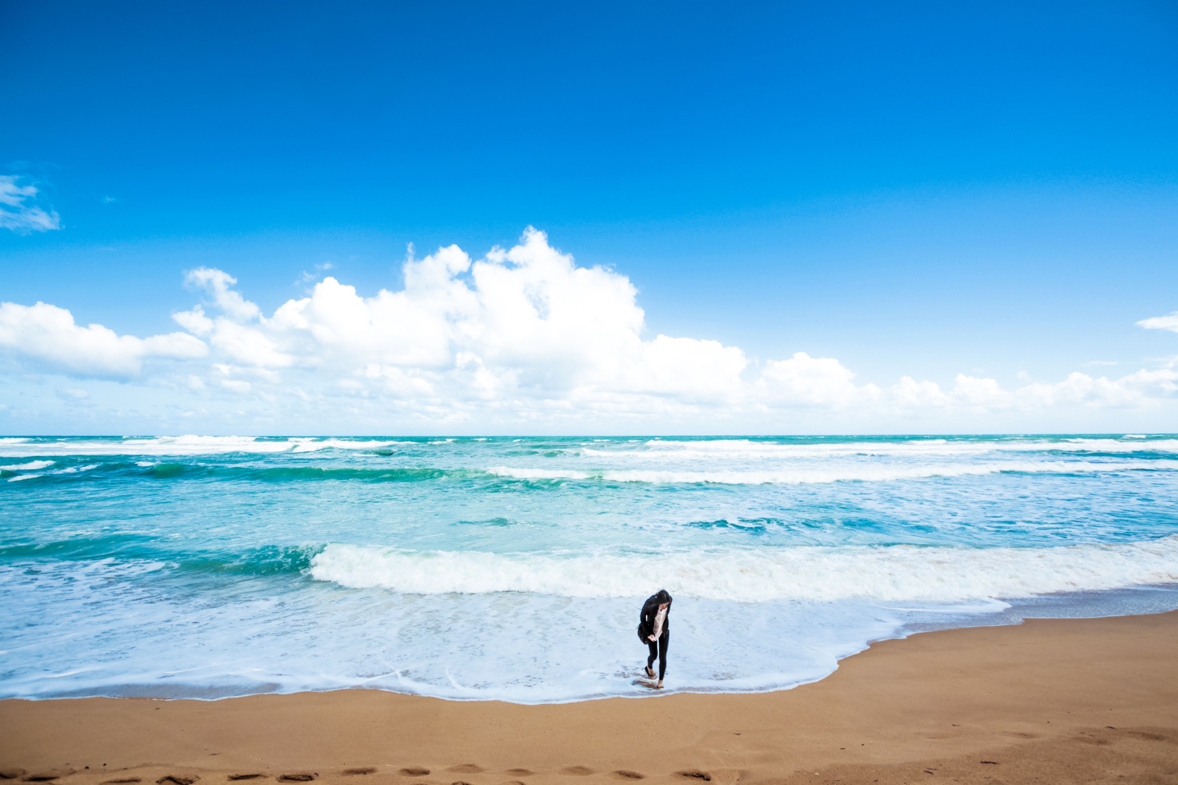 woman on the sand beach while ocean waves are washing ashore at twelve apostles, onto the beach 4k, HD Wallpaper