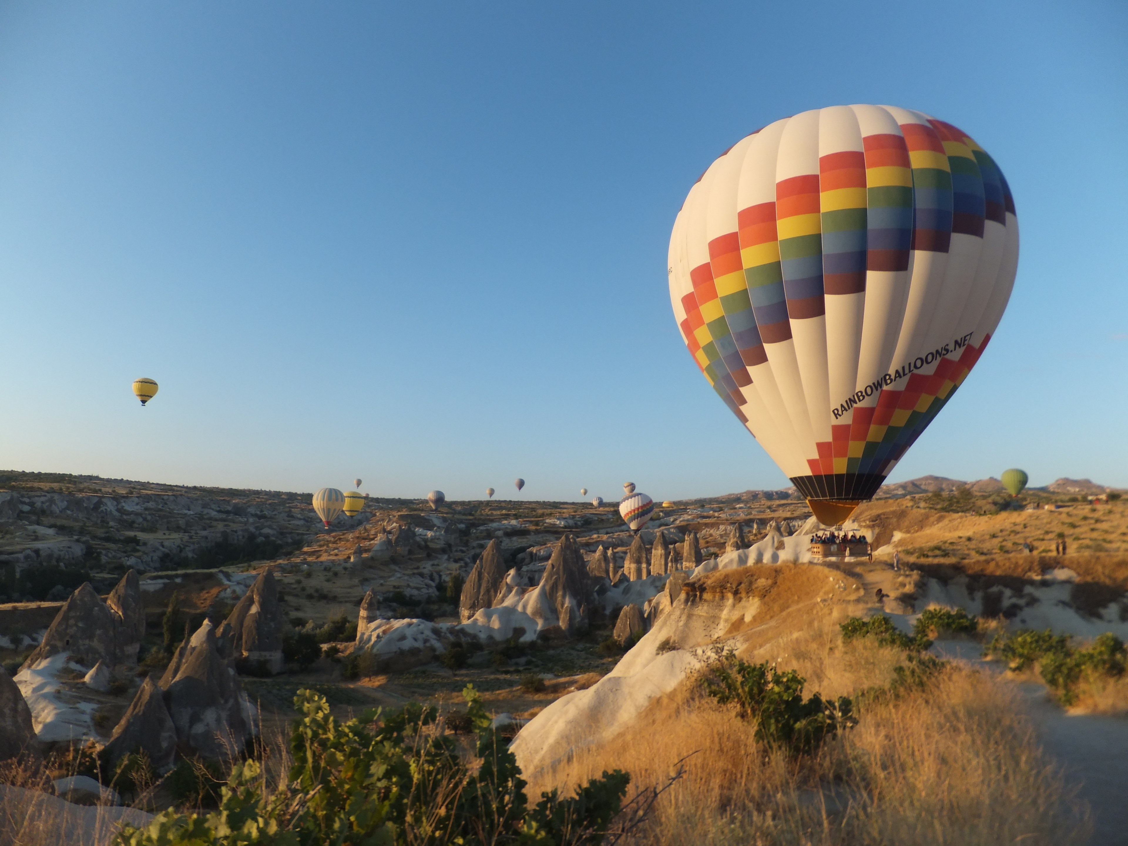 hot air balloons launch off a deserted landscape, hot air balloon launch 4k, HD Wallpaper