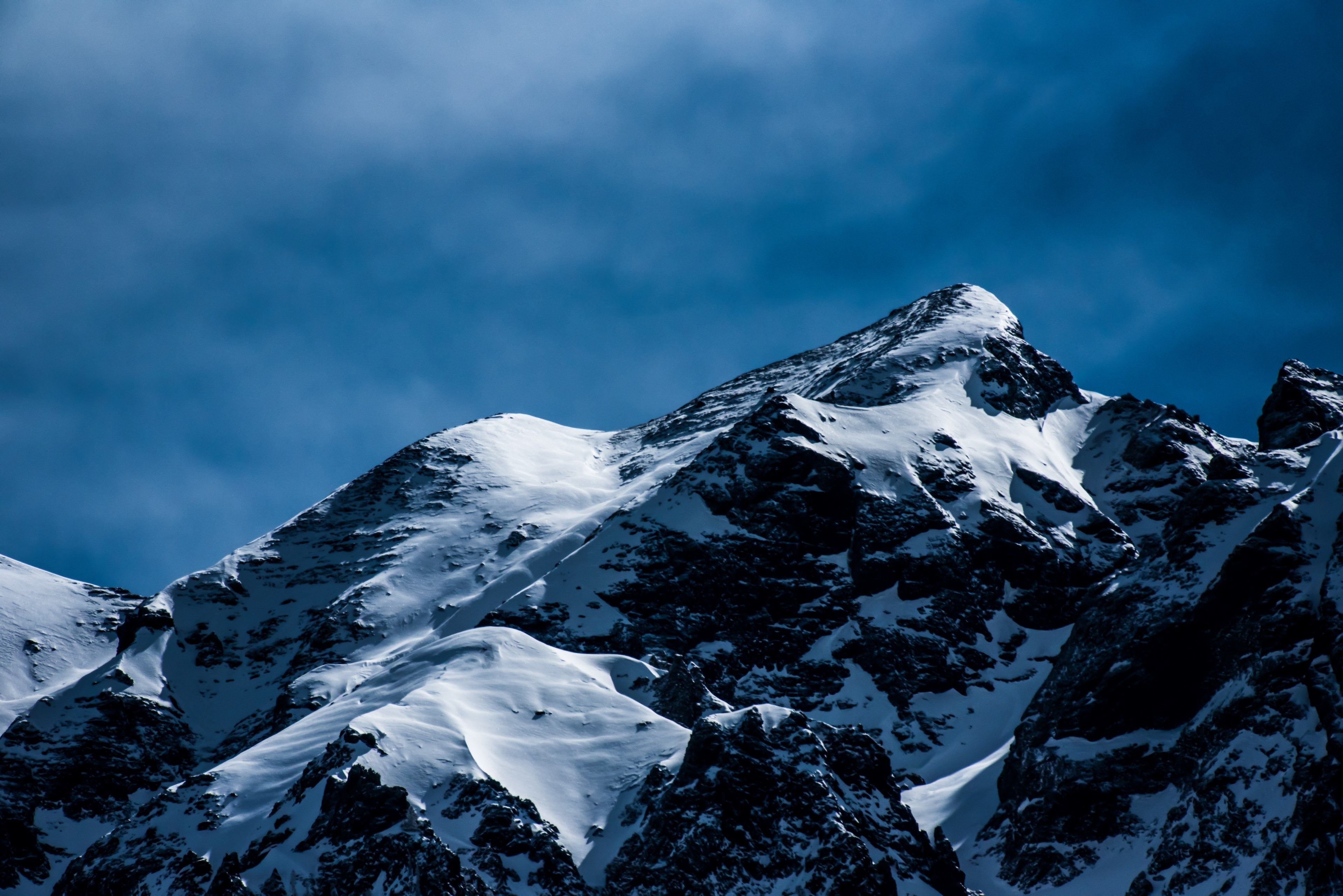 snow covers the summit of a mountain ridge in a blue landscape, snowcapped mountains 4k, HD Wallpaper