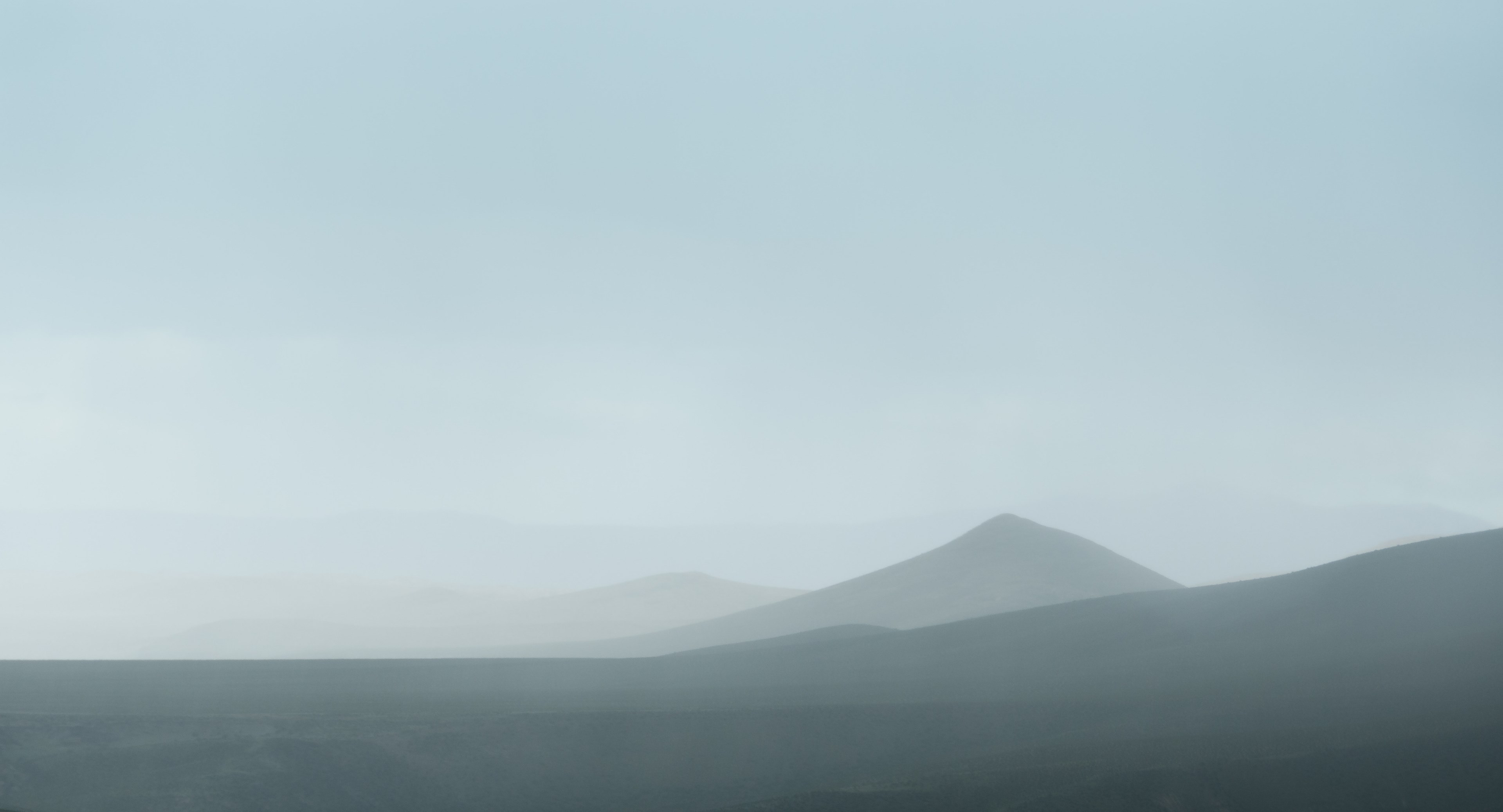 fuzzy silhouettes of steep hills in a mist, hazy hills silhouettes 4k, HD Wallpaper