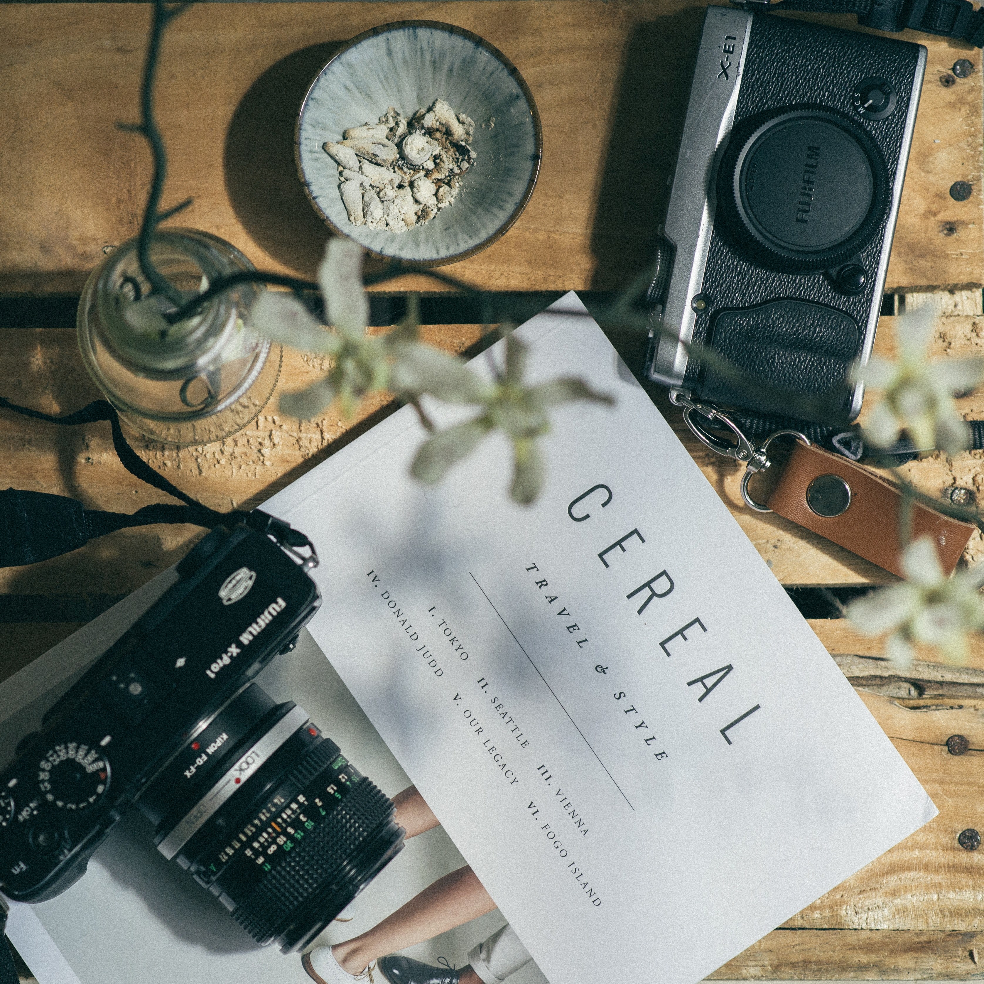 two fujifilm cameras a blue bowl a flower in a glass vase and a magazine on a table, fujifilm flatlay 4k, HD Wallpaper