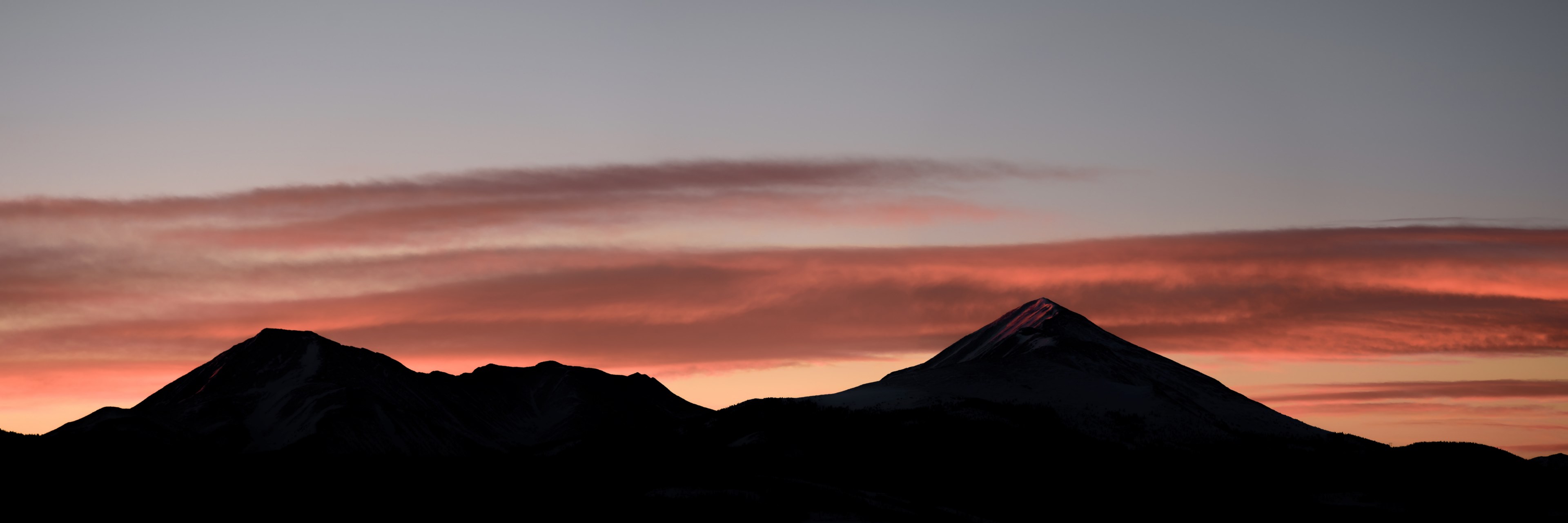 silhouette mountains and pink clouds in a clear sky at sunrise or sunset, mountains and pink sky 4k, HD Wallpaper