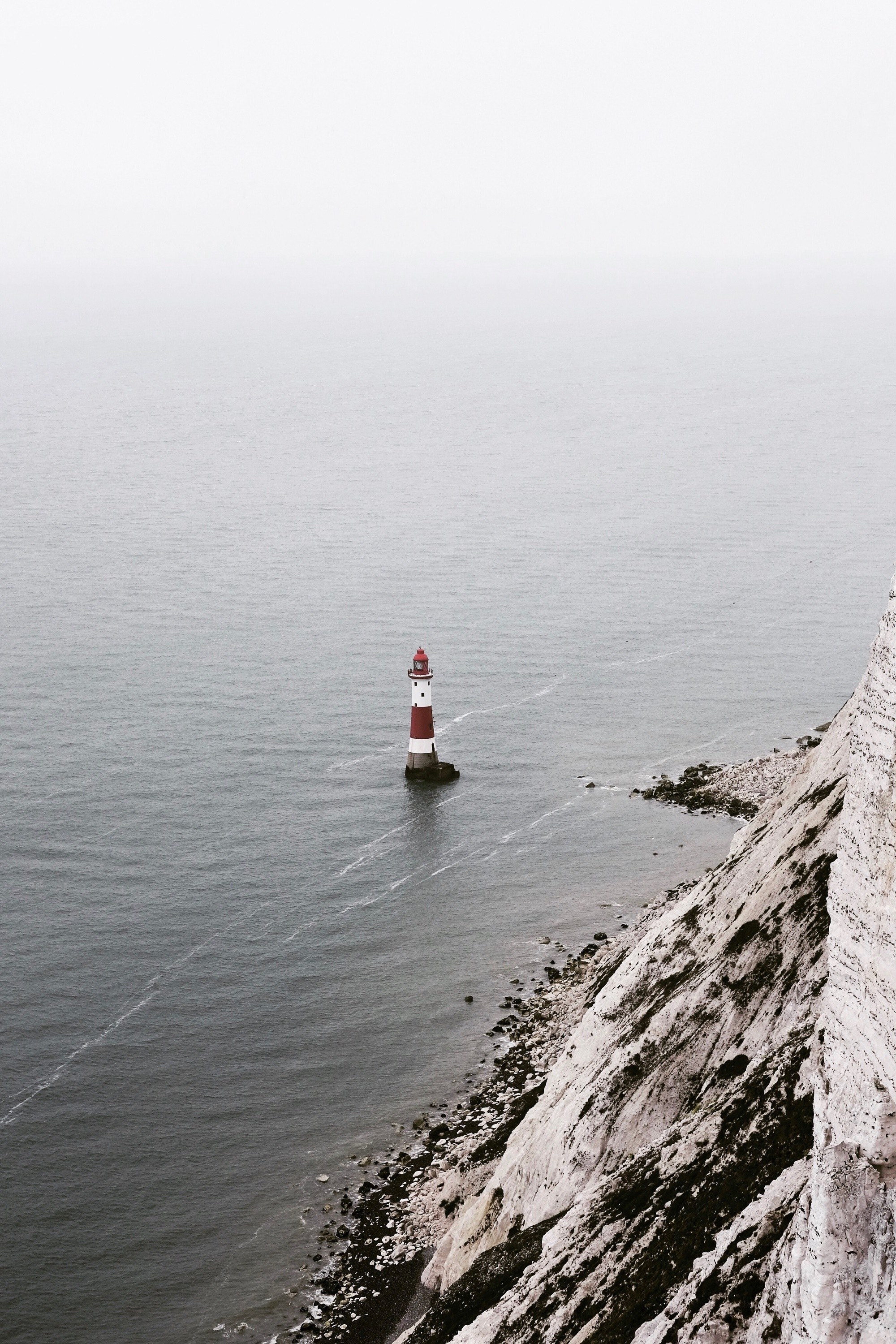 a cliff and a lighthouse at beachy head, cliff edge 4k, Phone HD Wallpaper