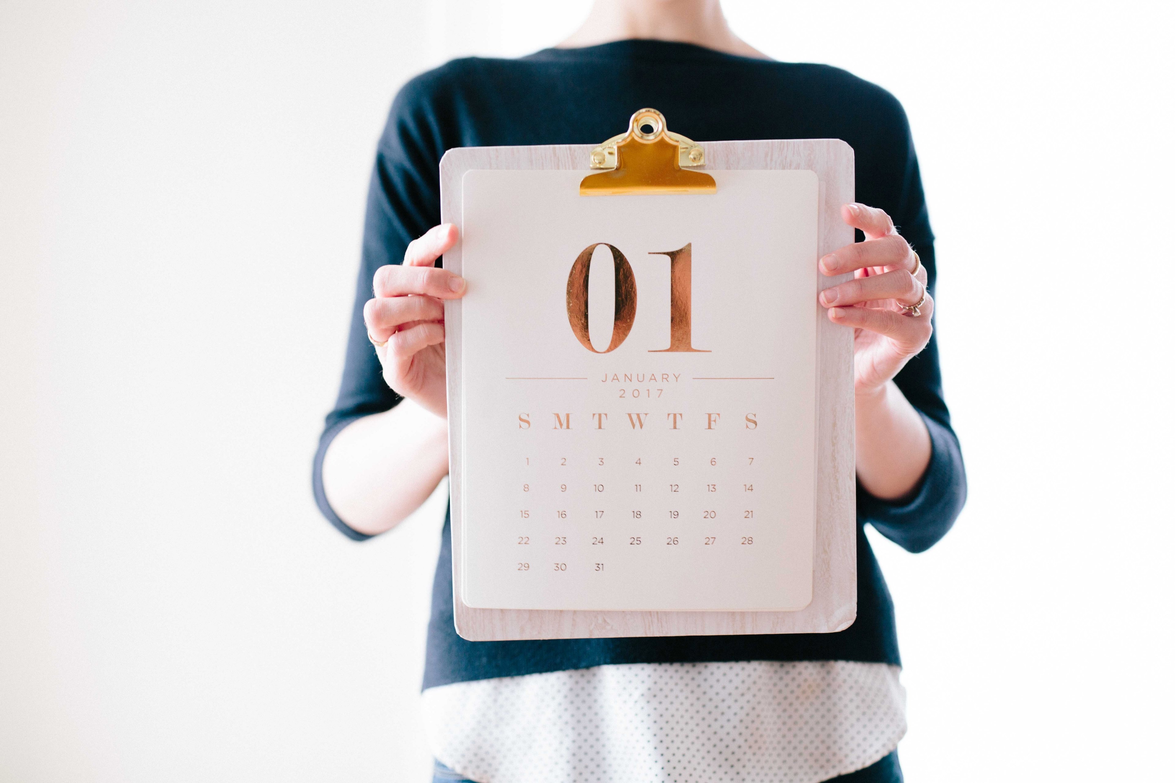 a woman holding up a clipboard with a calendar in front of her chest, calendar year 4k, HD Wallpaper