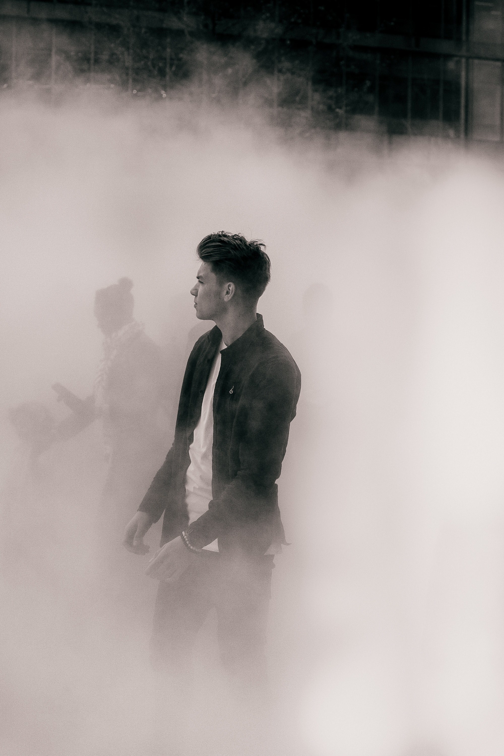 fashionable man walks out of the fog away from the crowd, in the mist 4k, Phone HD Wallpaper