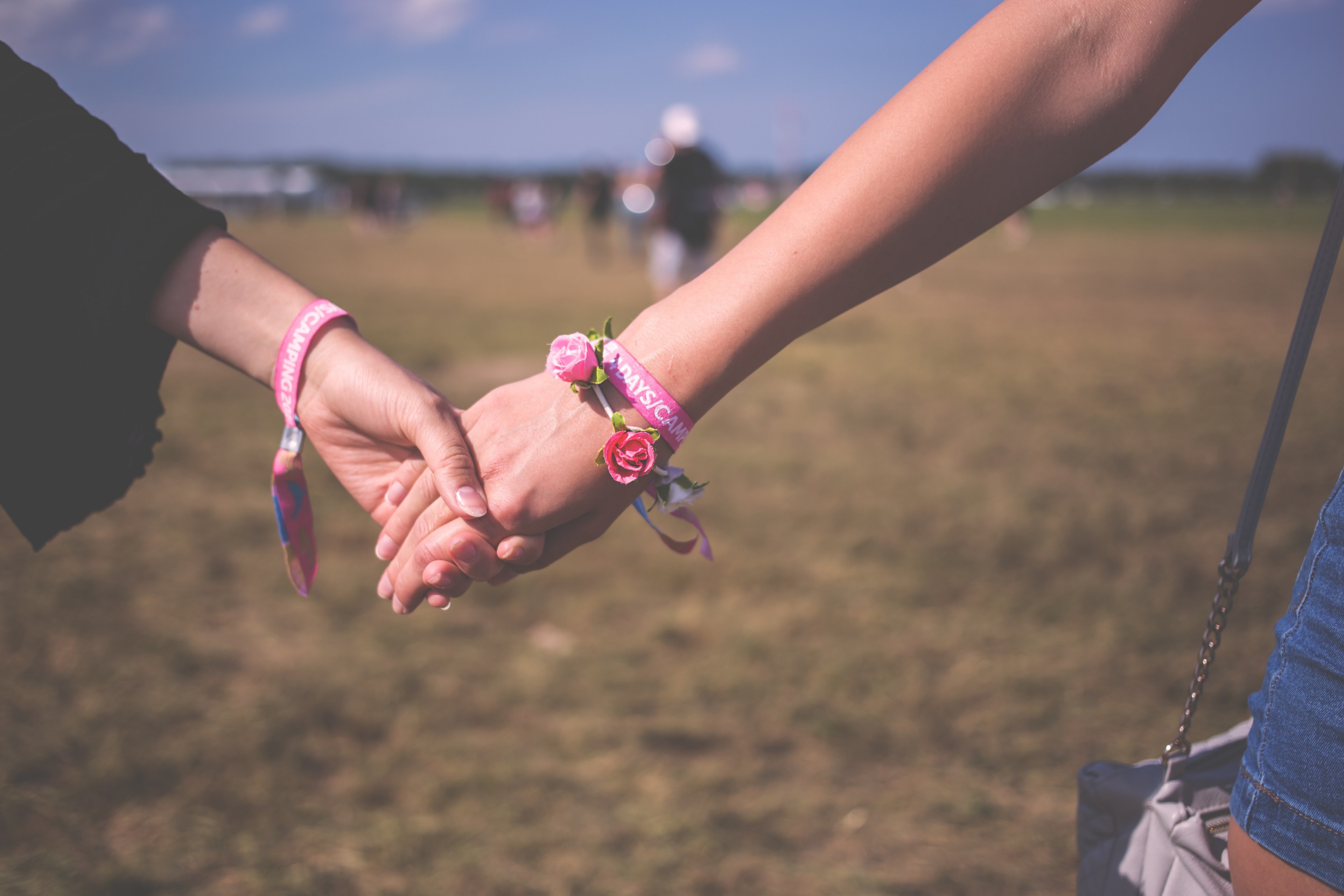 hand woman bracelet and female 4k, HD Wallpaper