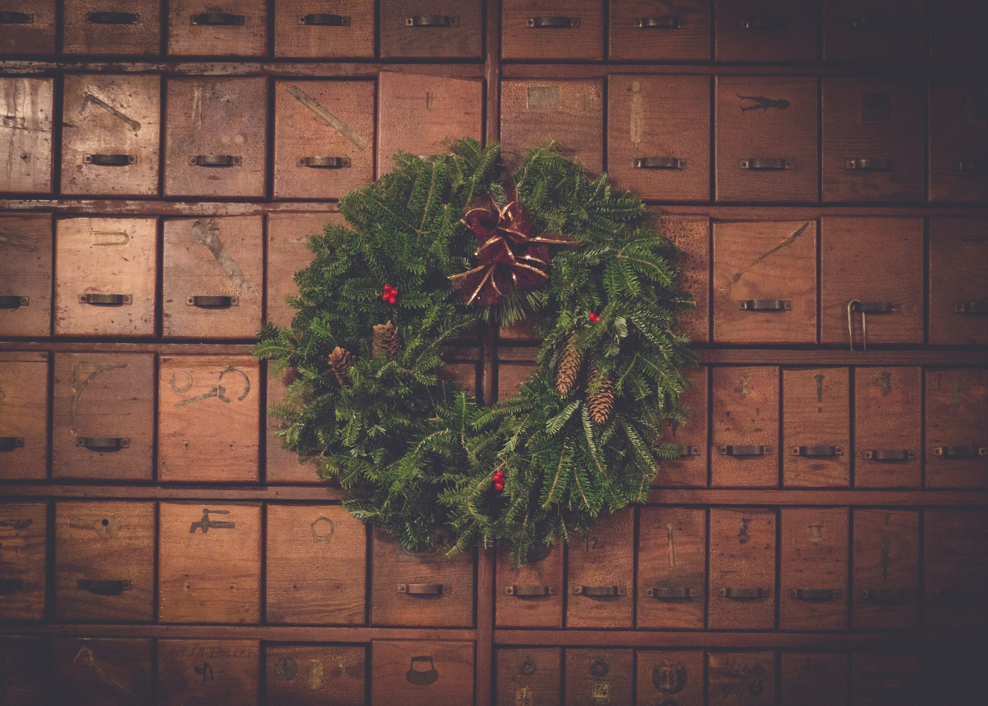 wreath christmas fir and drawers 4k, HD Wallpaper