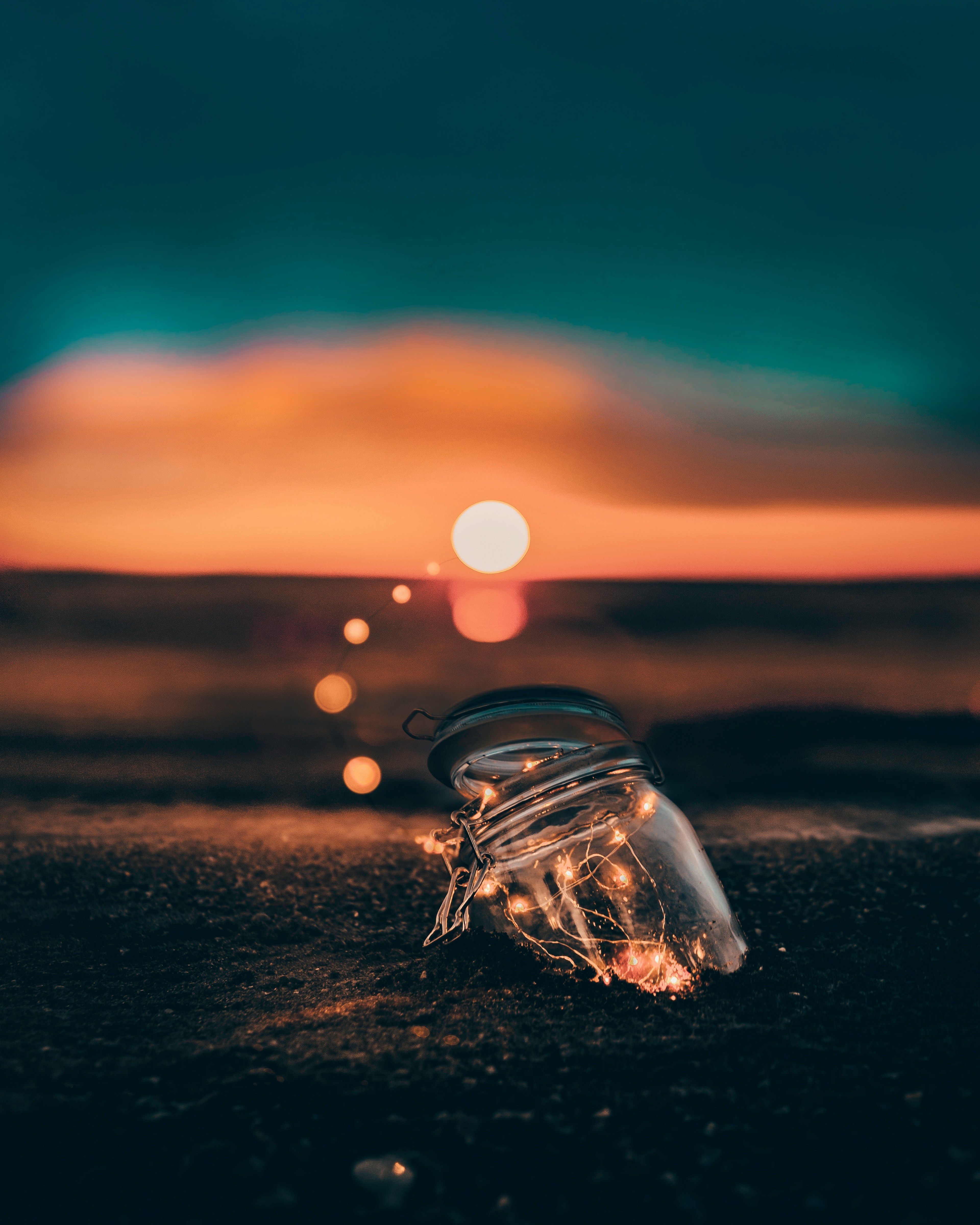 mason jar half buried in the beach sand with pixie lights after sunset at etobicoke, capture the light 4k, Phone HD Wallpaper