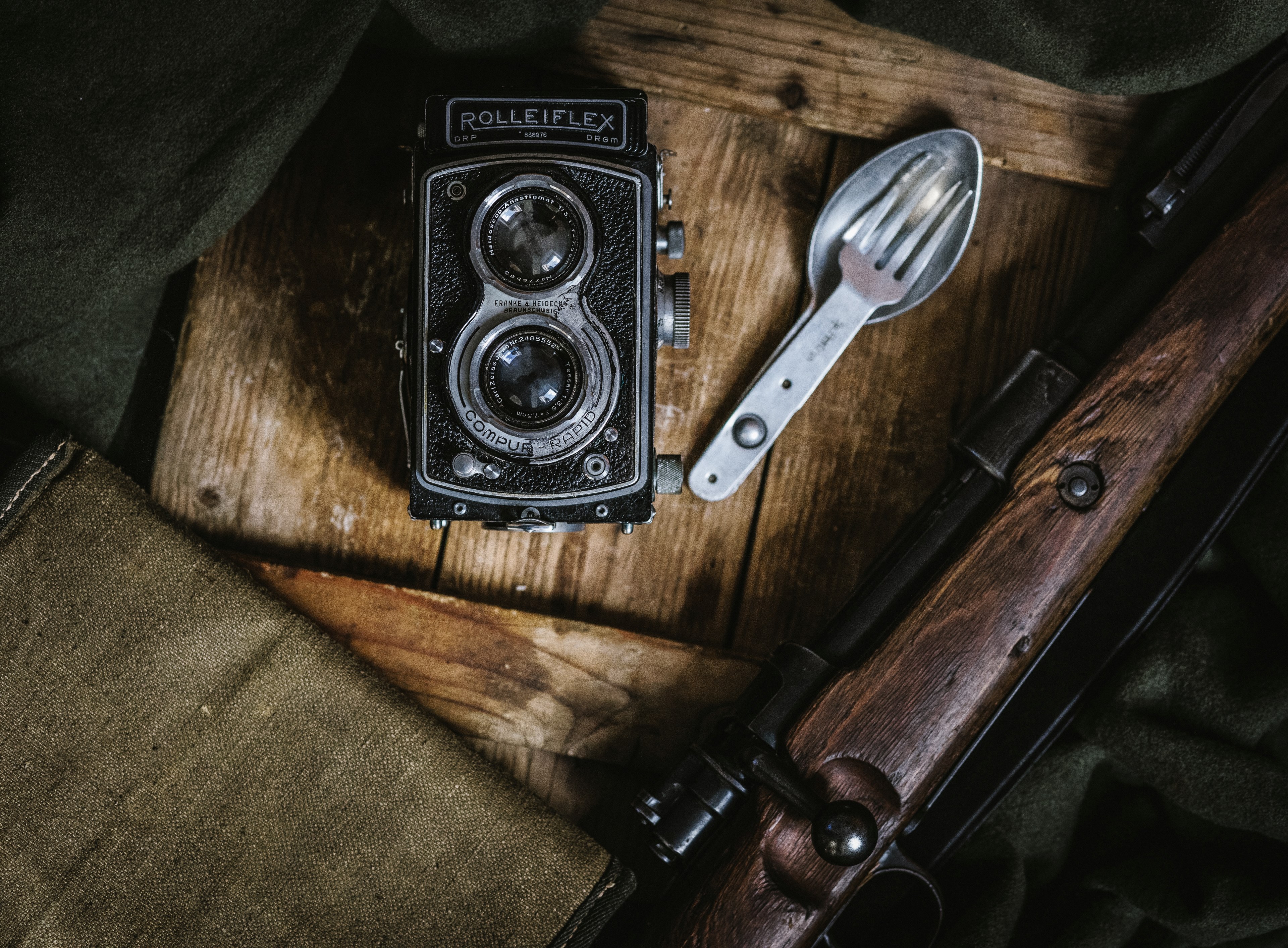 an old camera with cutlery and a rolleiflex all placed on a wooden floor, _ww2 edc 4k, HD Wallpaper