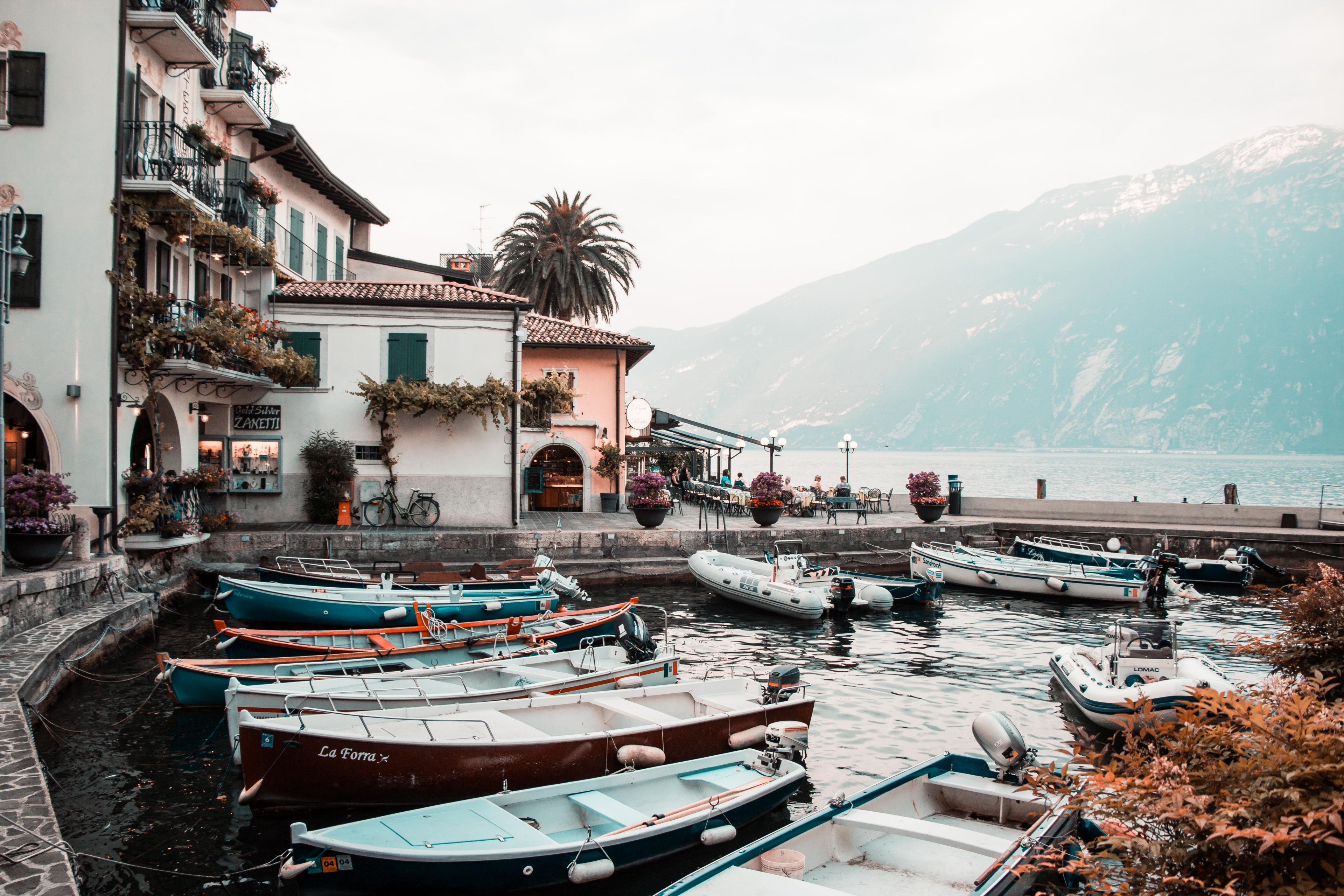 coastal town boat waterfront and harbour 4k, HD Wallpaper