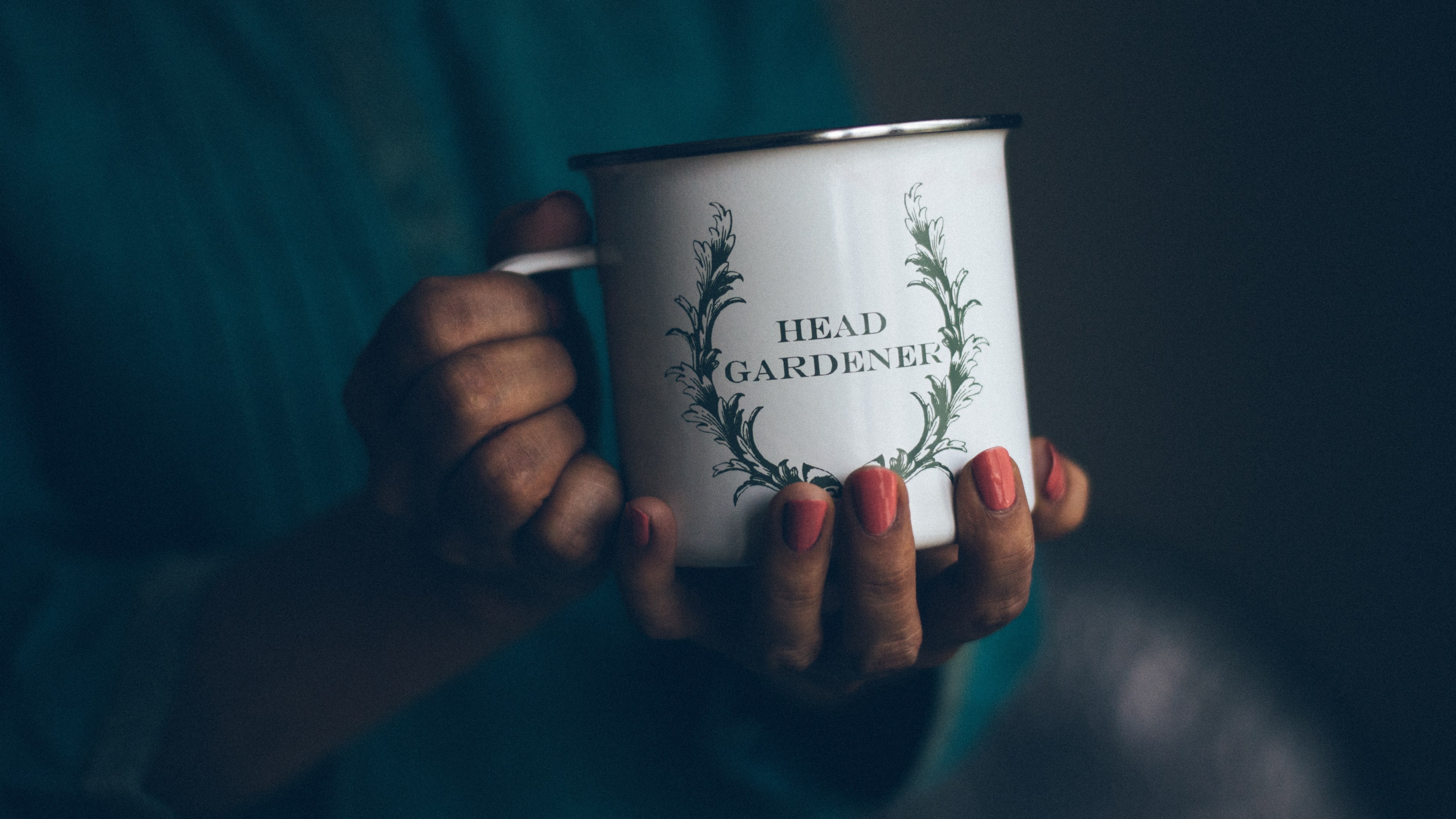 a woman with pink fingernails holding a mug that says head gardener in green writing in new delhi, the head gardener 4k, HD Wallpaper
