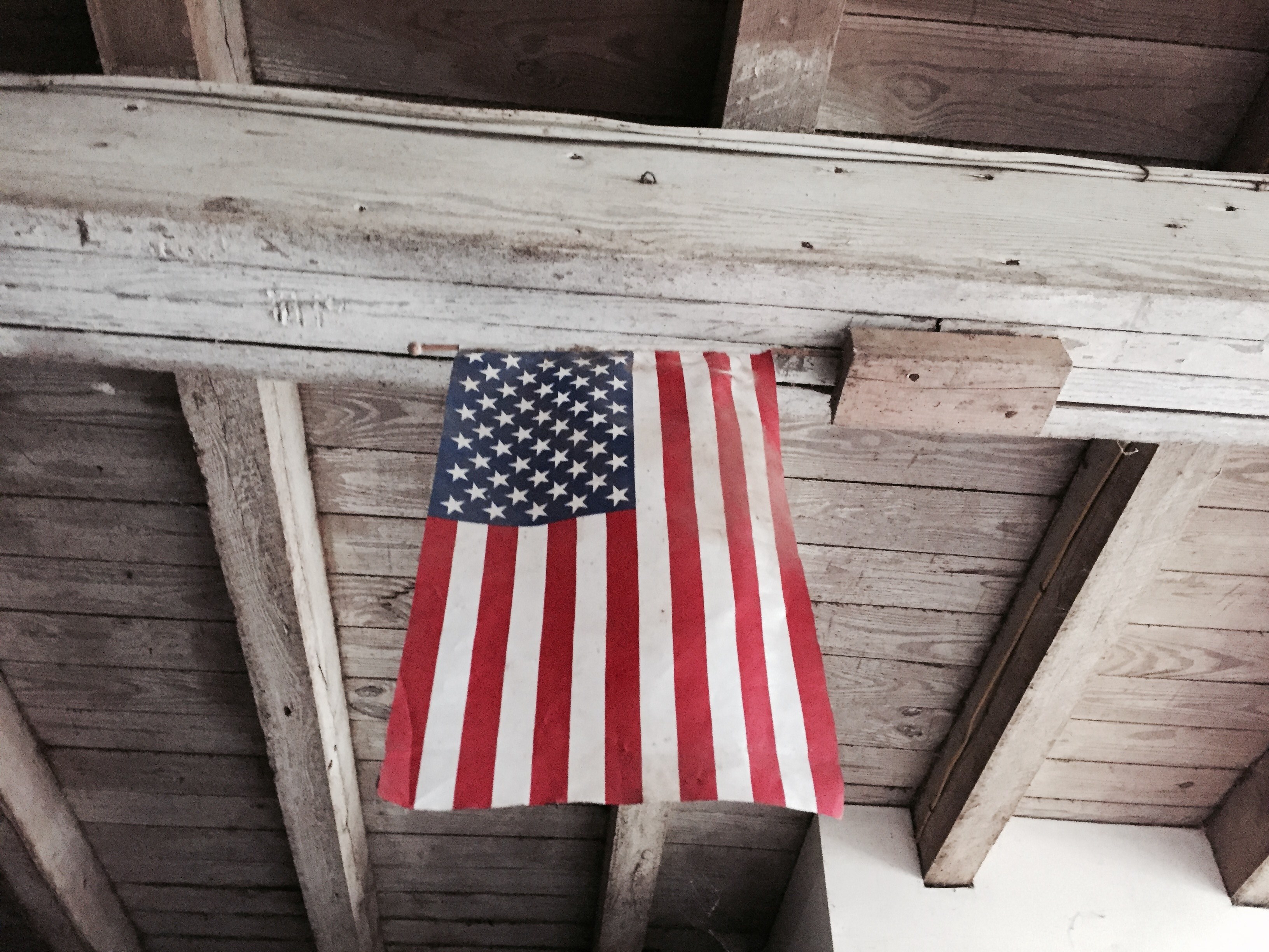 the american flag hanging from a wooden ceiling, american flag on the ceiling 4k, HD Wallpaper