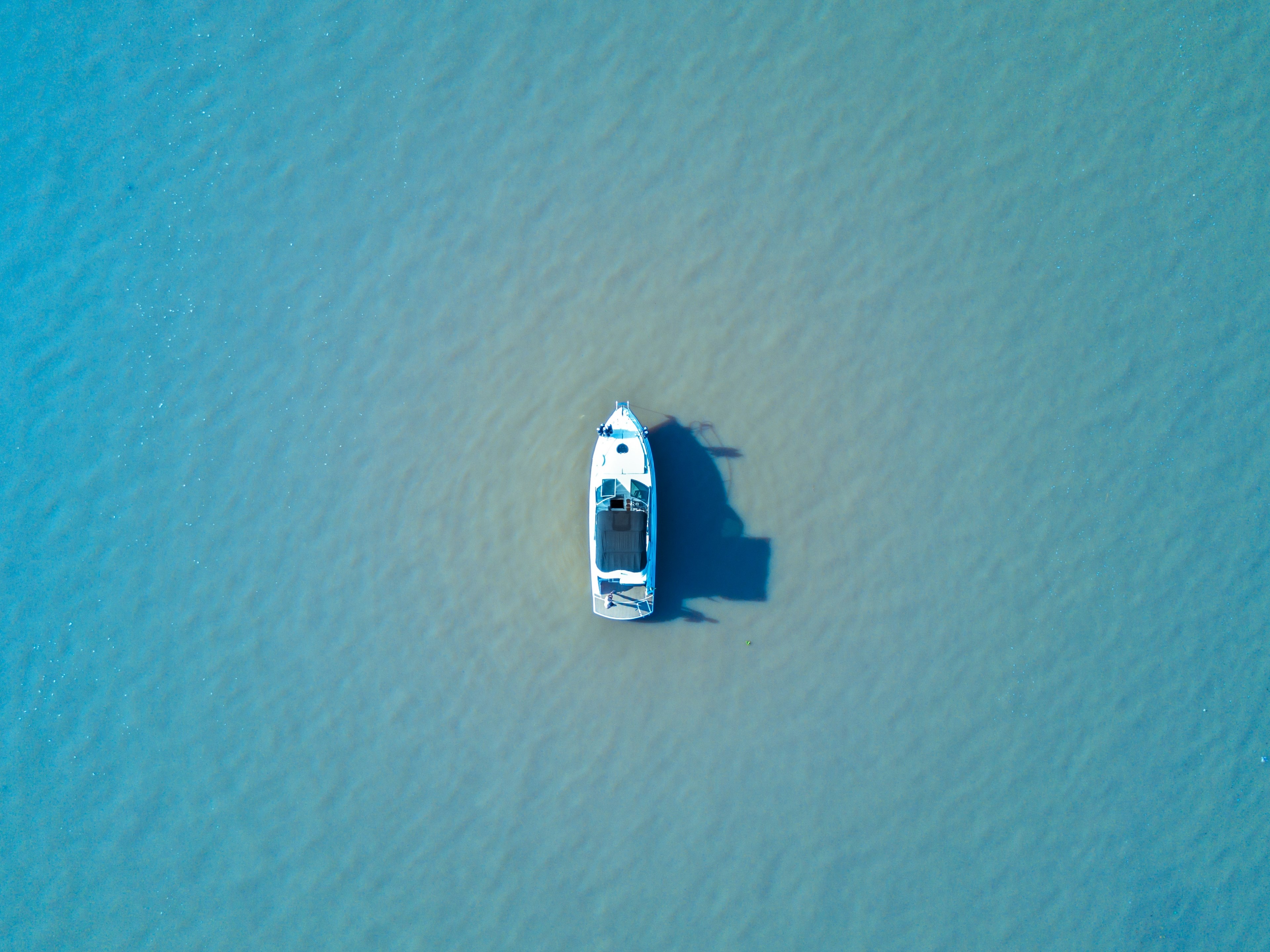 colors surrounding a boat 4k, HD Wallpaper