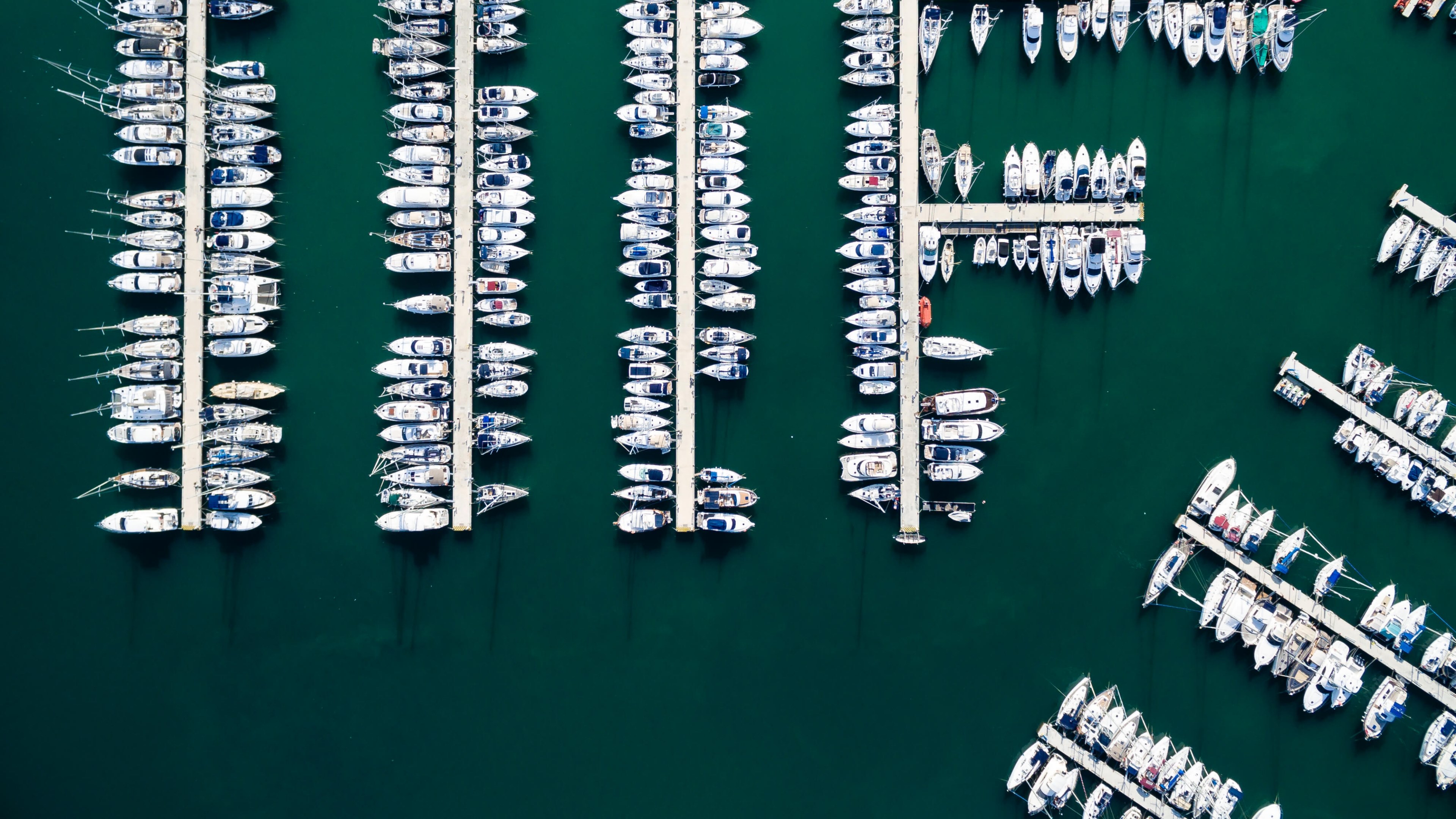 a drone shot of a large number of boats moored at a marina in dnia, moored boats from above 4k, HD Wallpaper