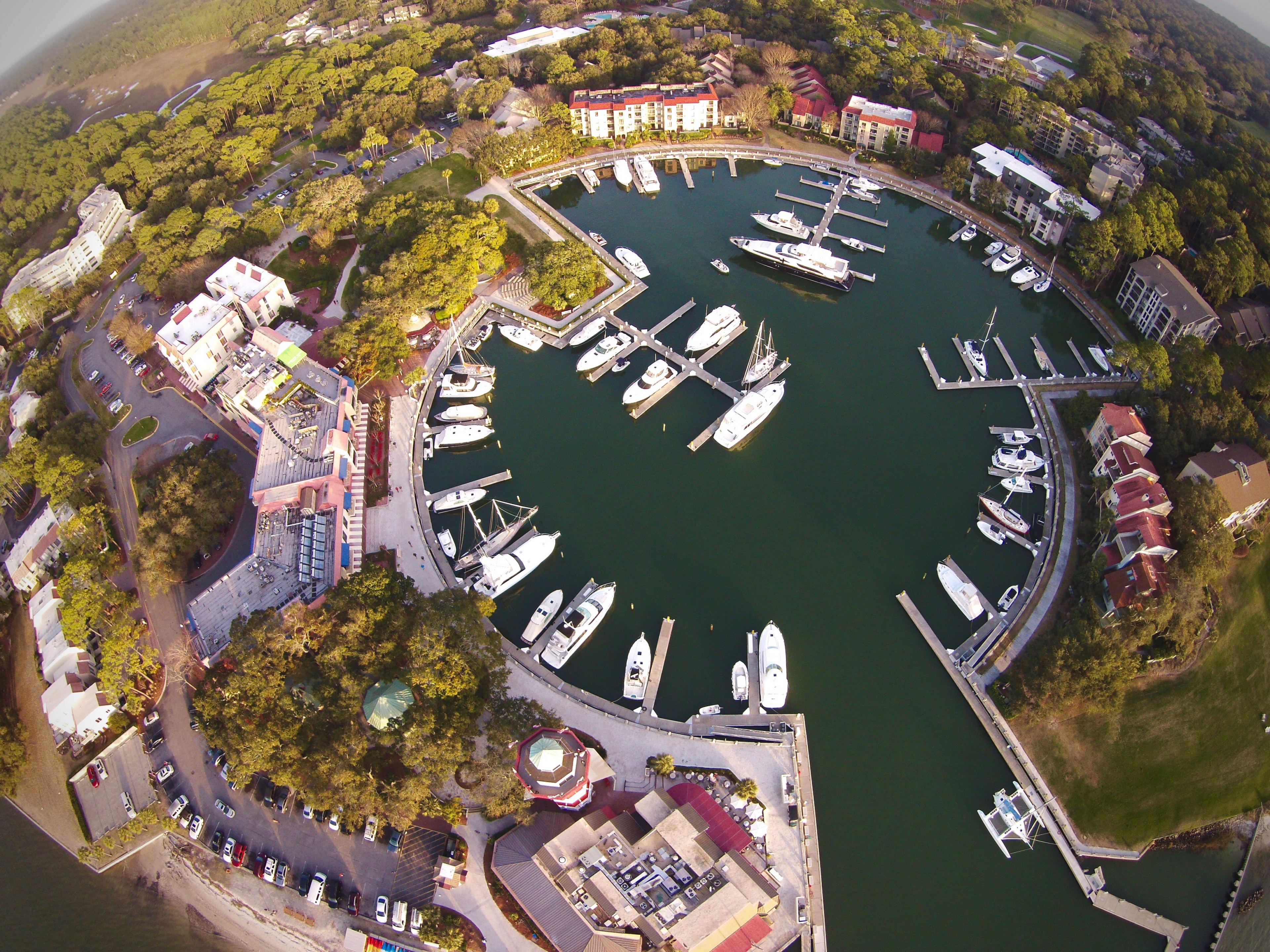 an overhead shot of the marina yachts and the resort at harbour town golf links, _harbour town golf links 4k, HD Wallpaper