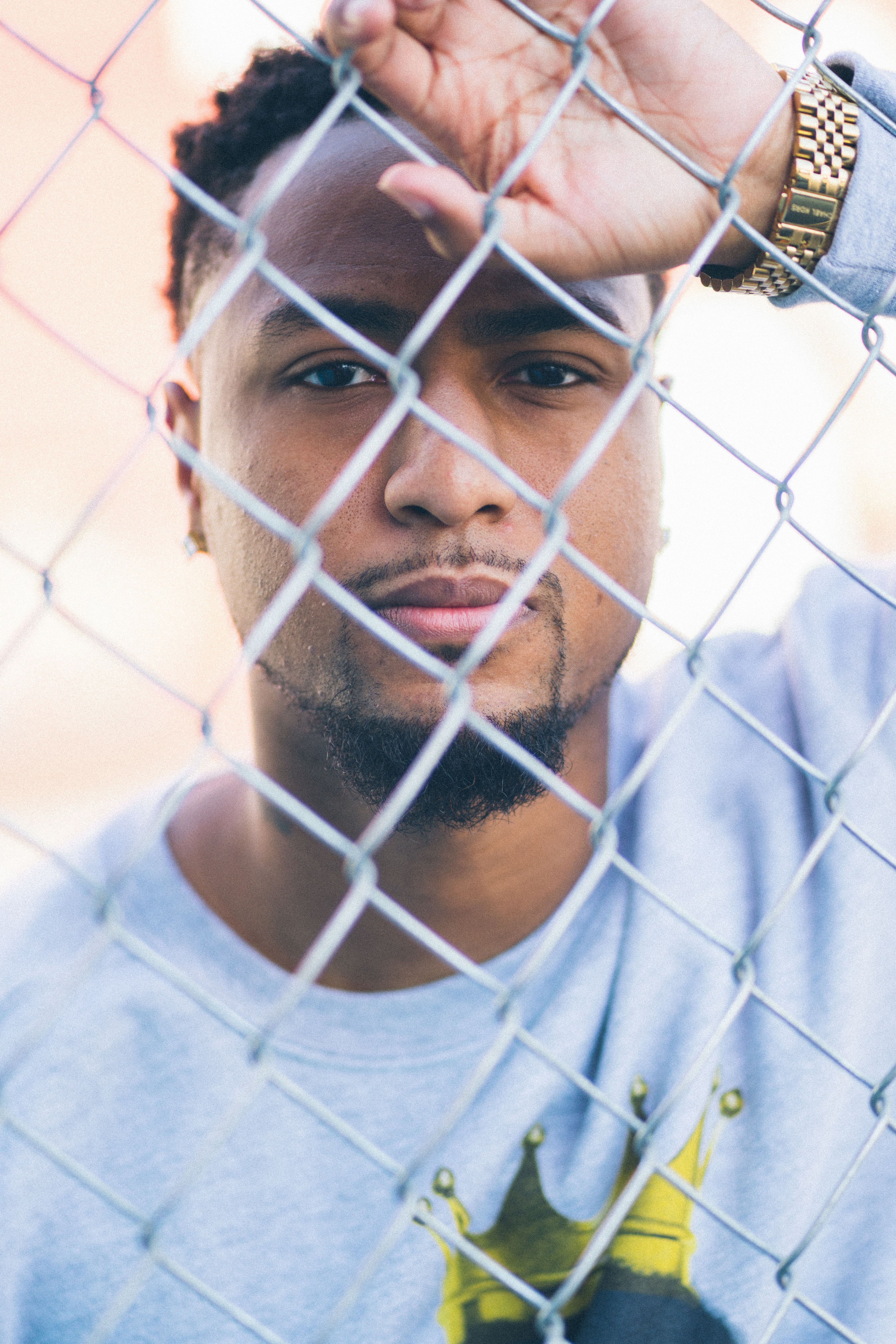man male african american and fence hd, 4k, Phone HD Wallpaper