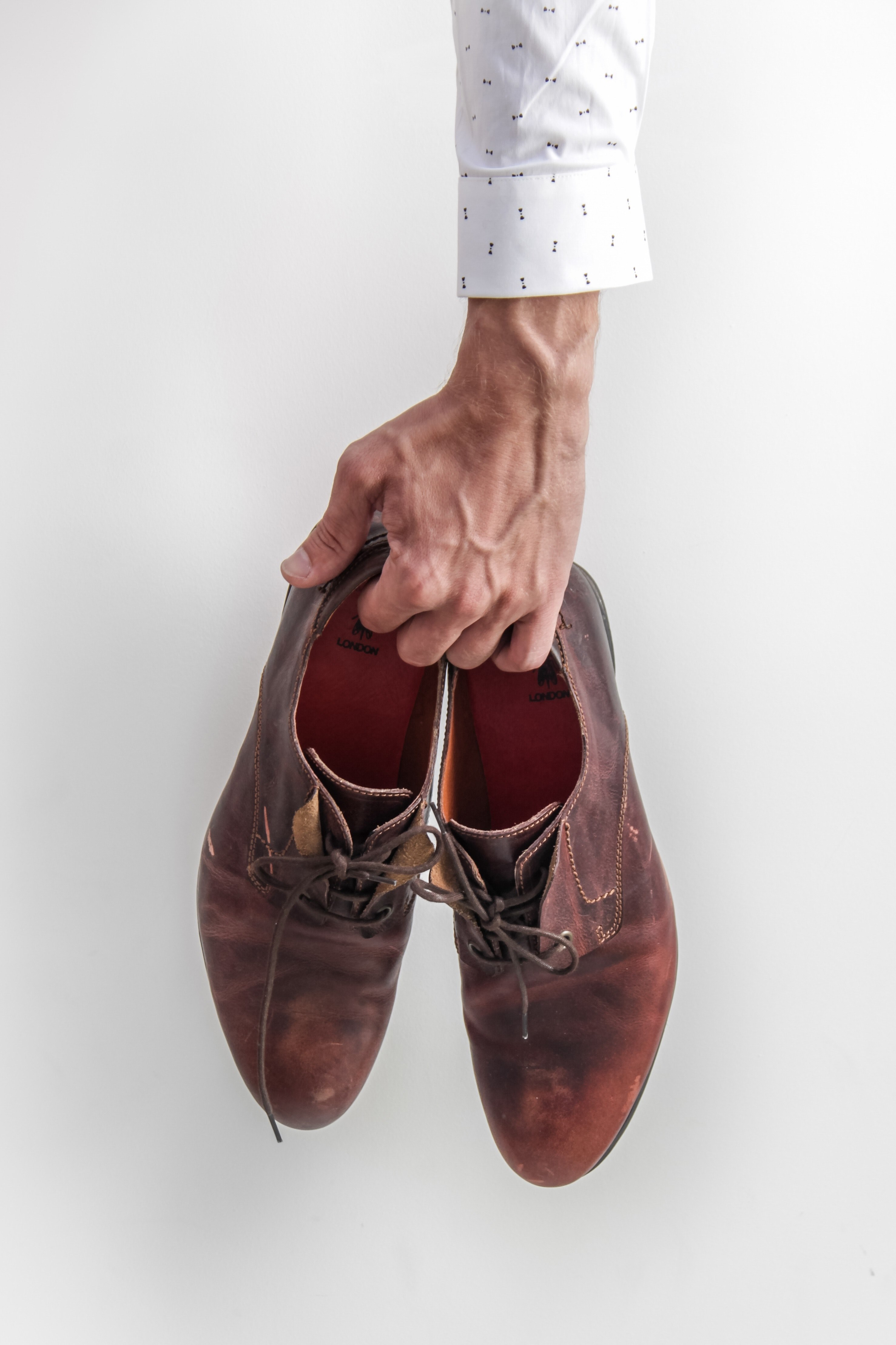 got some sweet new leather shoes 4k, Phone HD Wallpaper